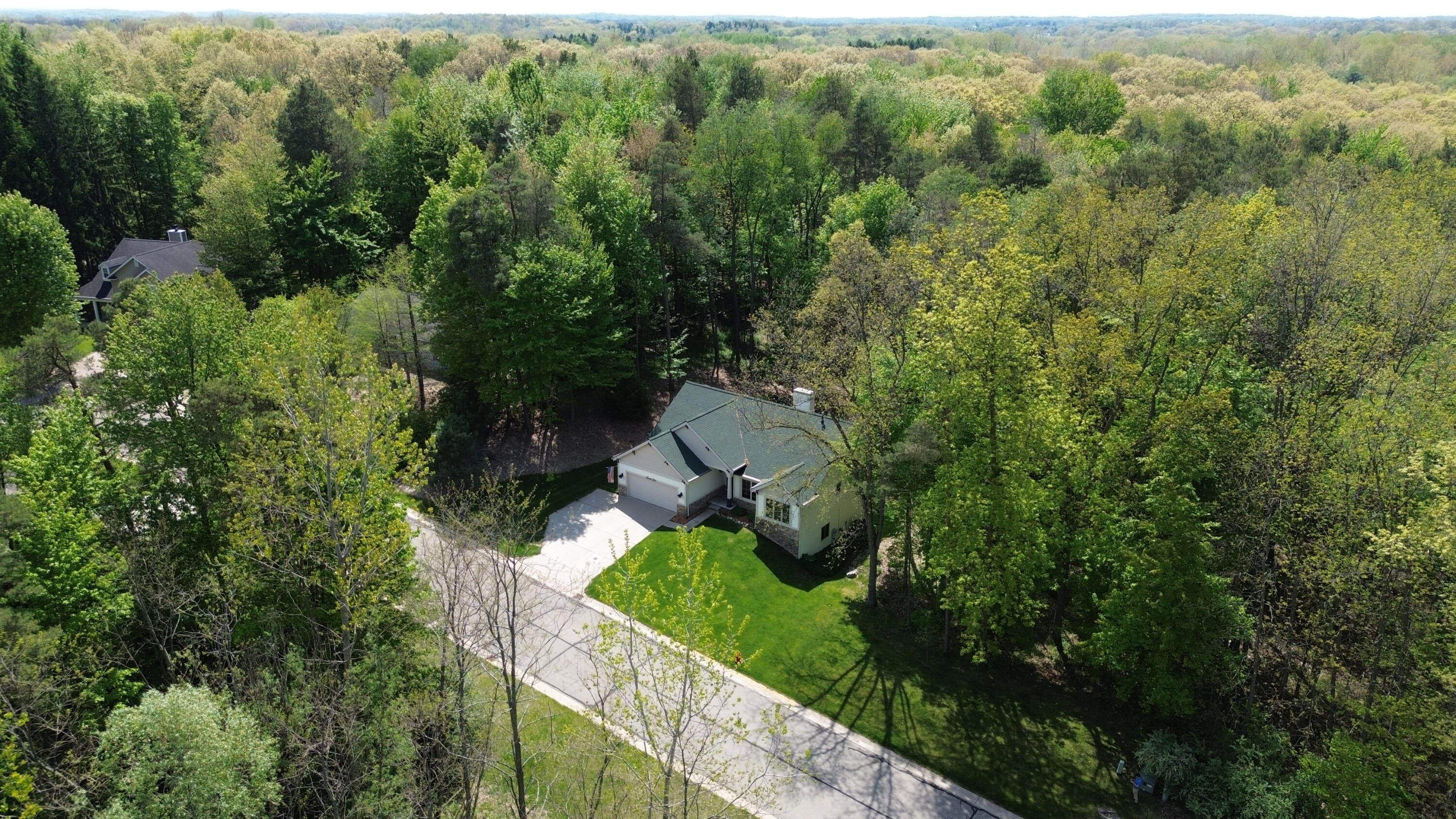 710 Glen Oak Drive Property Photo 6
