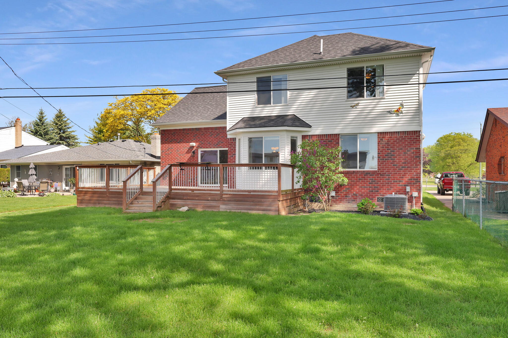 48484 Jefferson Avenue Property Photo 5