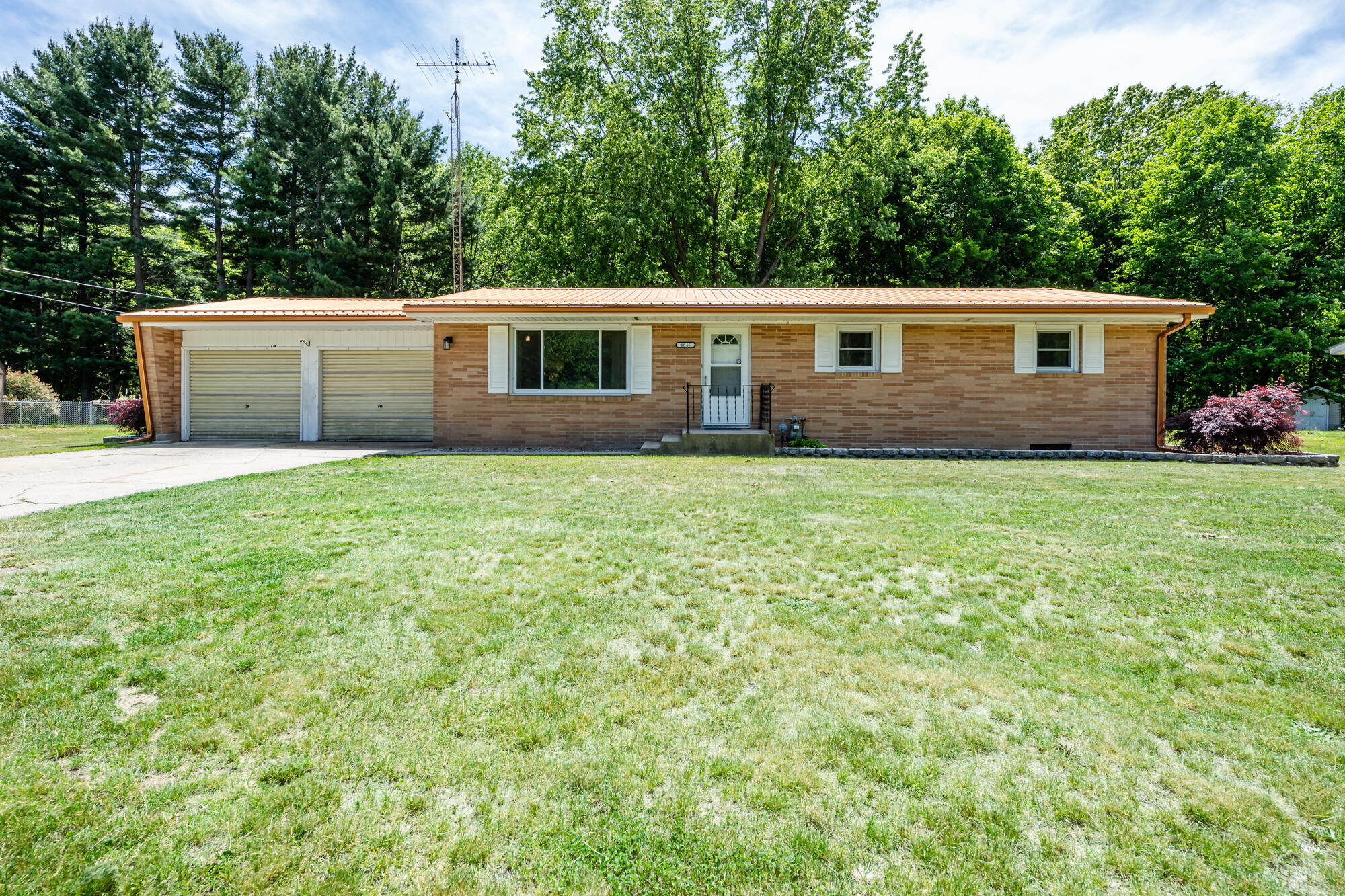1846 Maple Lane Property Photo 3
