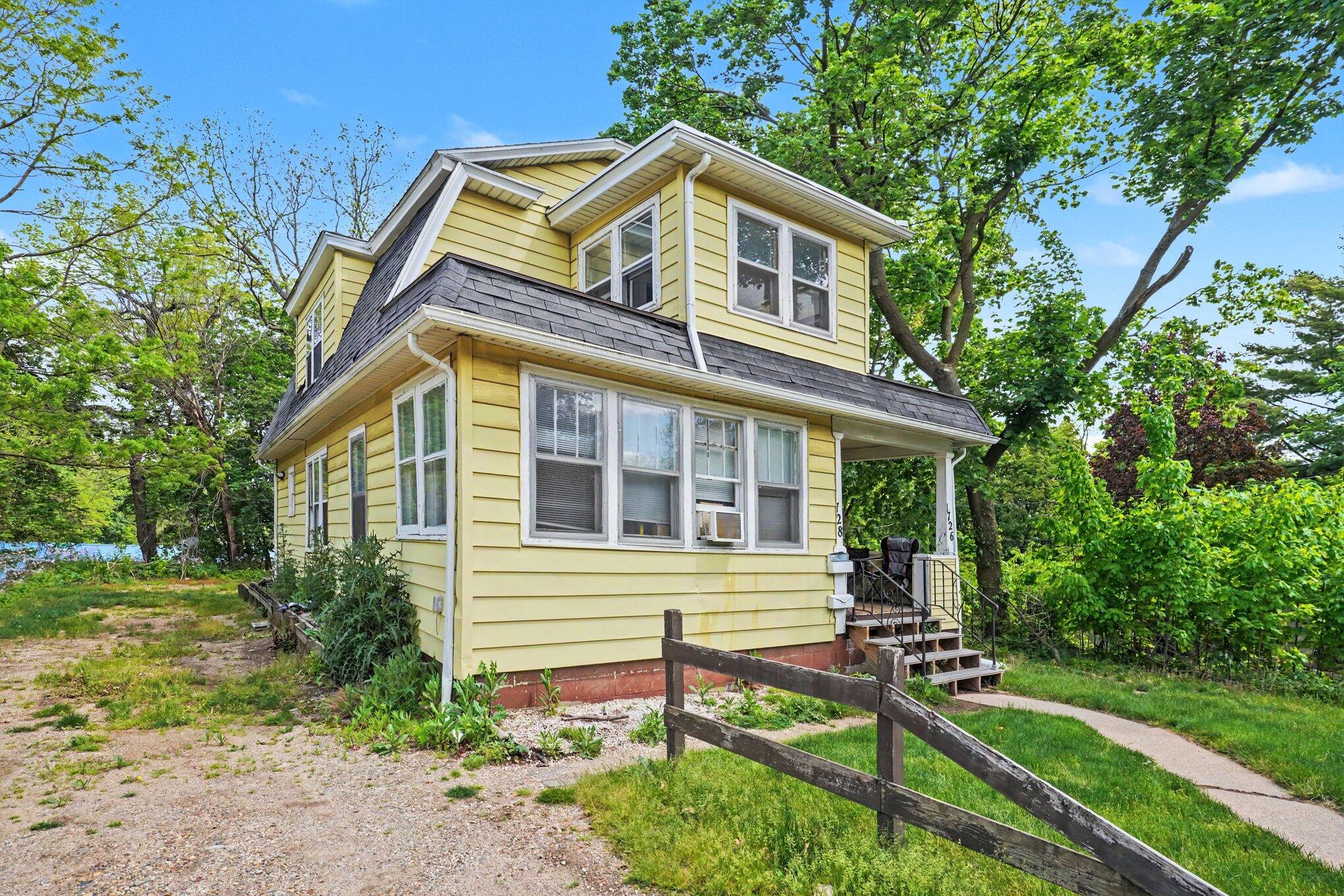 1726-1728 Commonwealth Avenue Property Photo 2