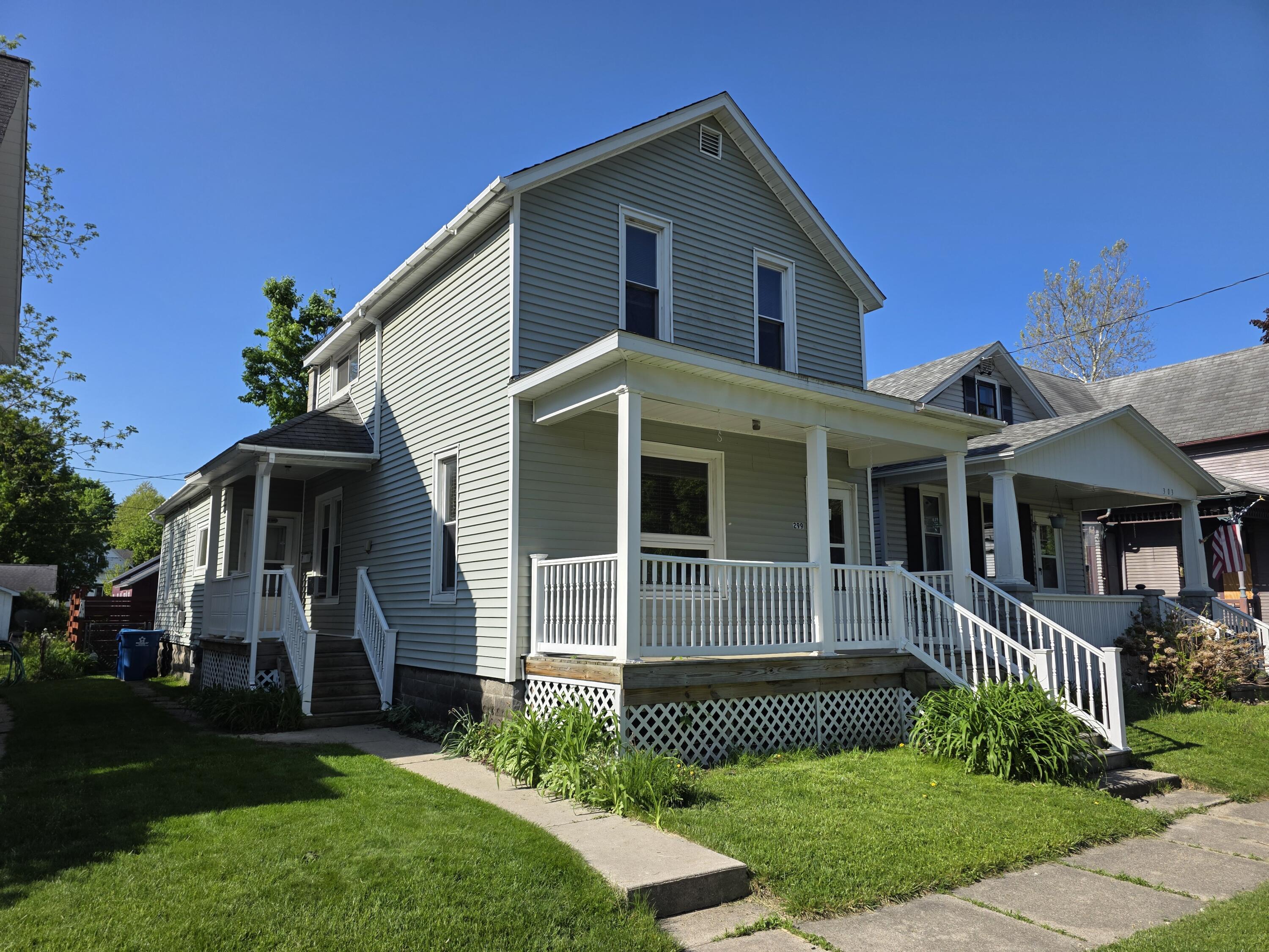 299 4th Street Property Photo 1