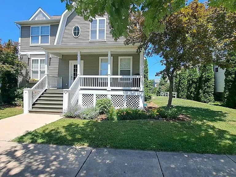 573 Brownstone Street Property Photo 2