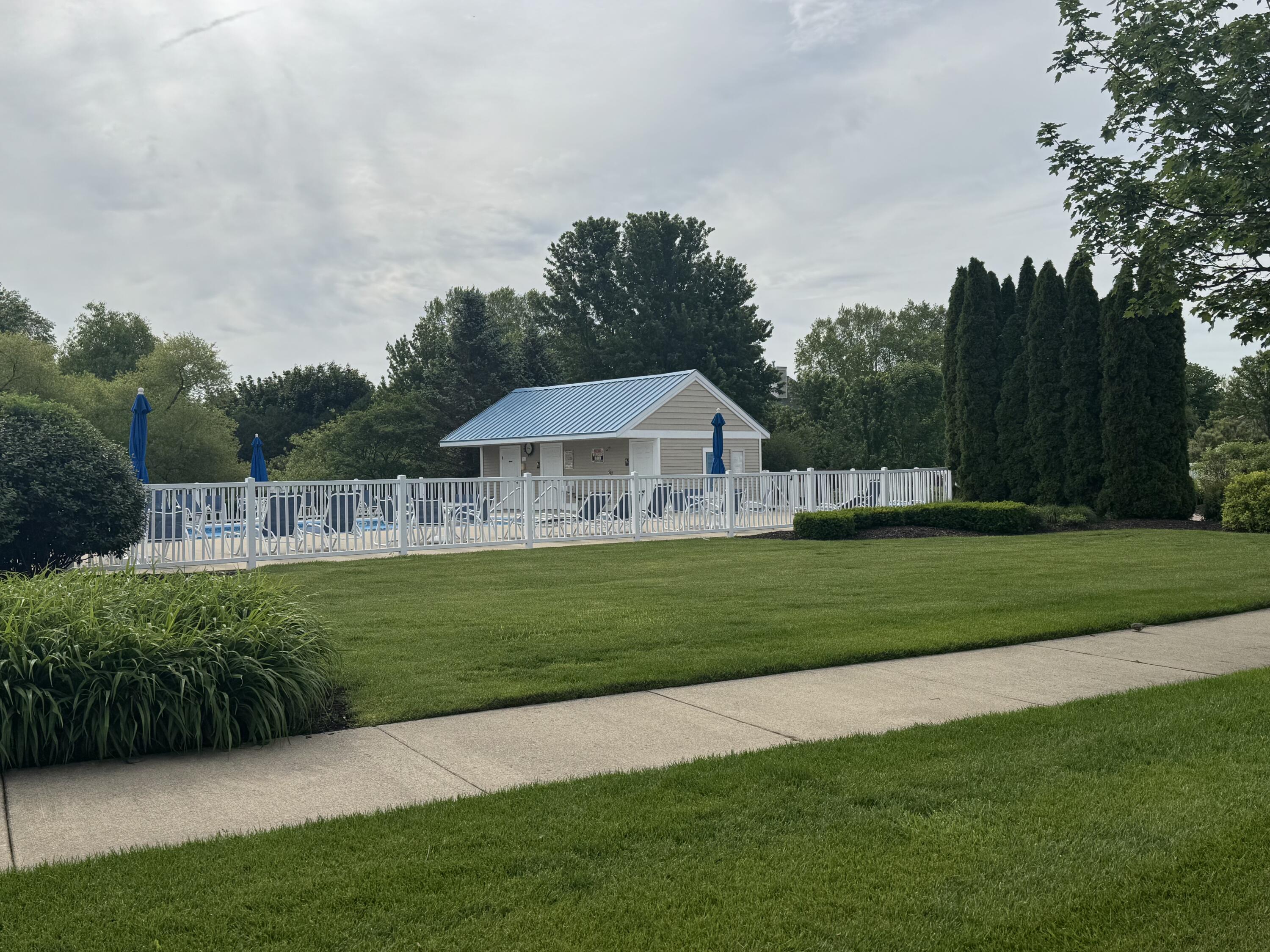 573 Brownstone Street Property Photo 43