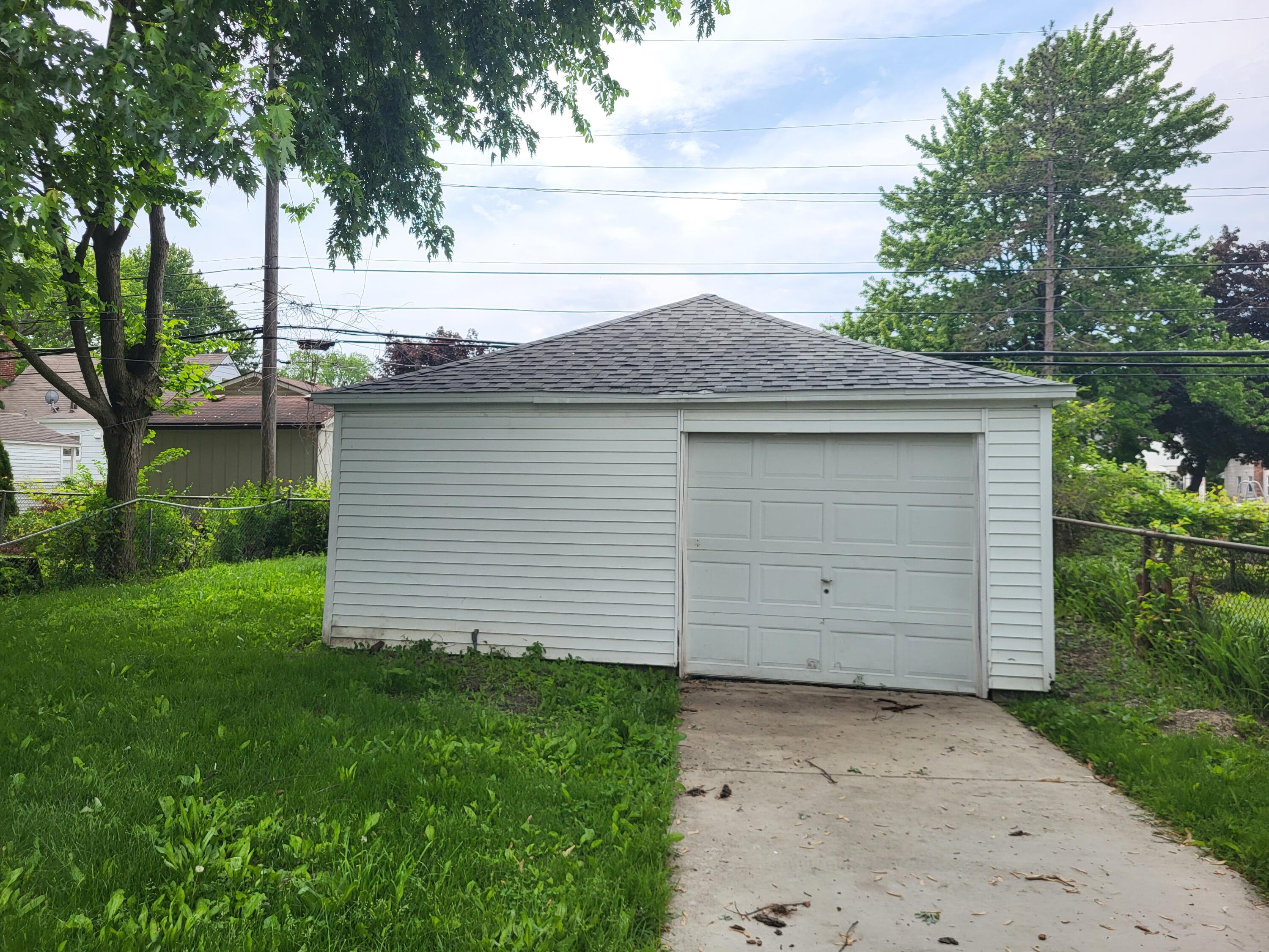 21769 Donald Avenue Property Photo 3