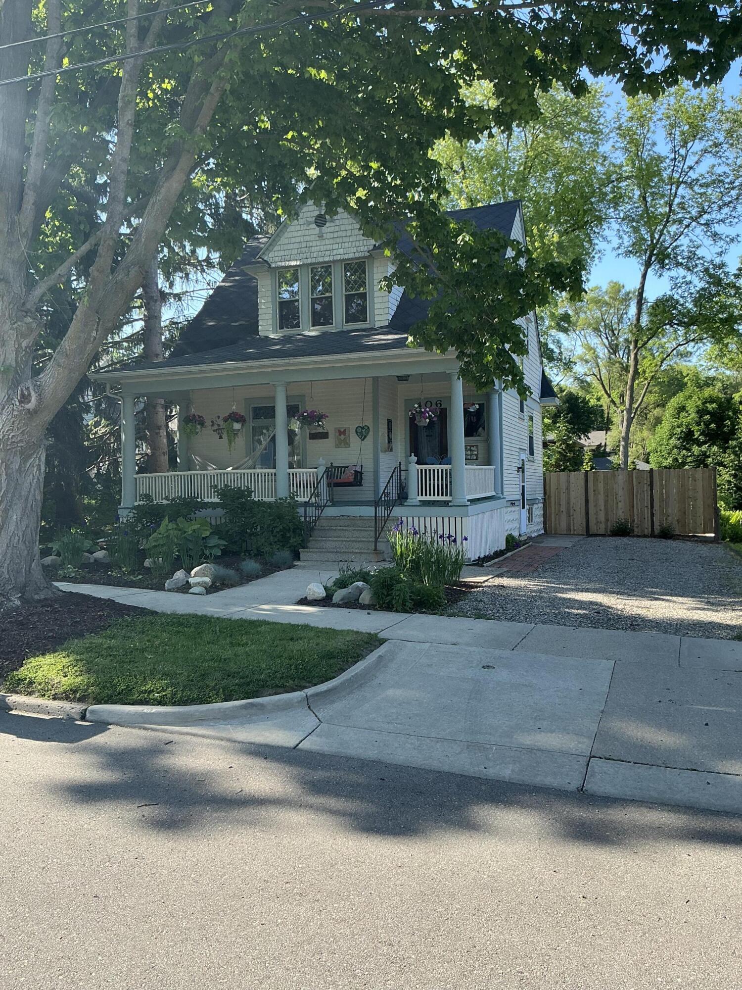 406 Hiscock Street Property Photo 25