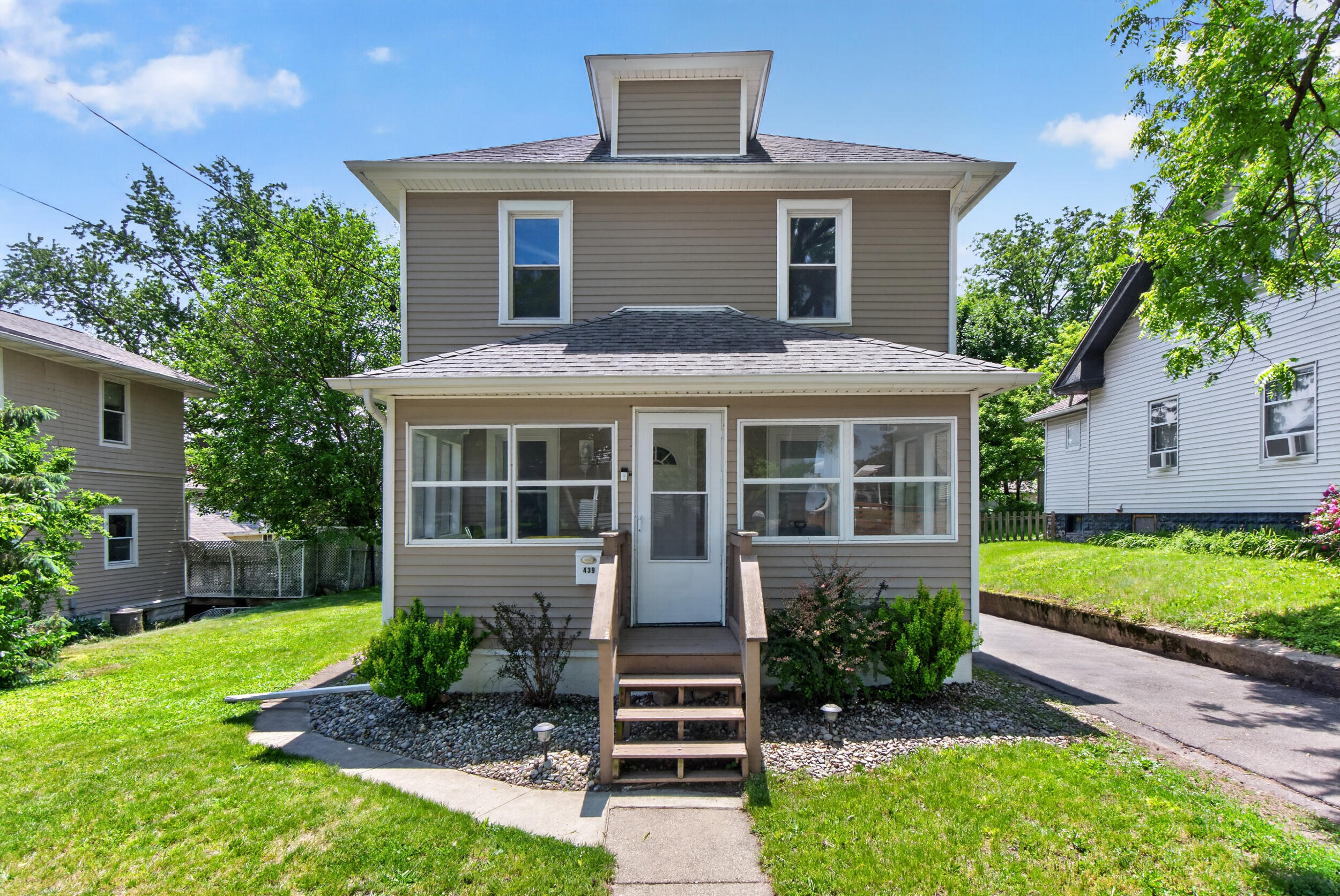 439 Madison Street Property Photo 2