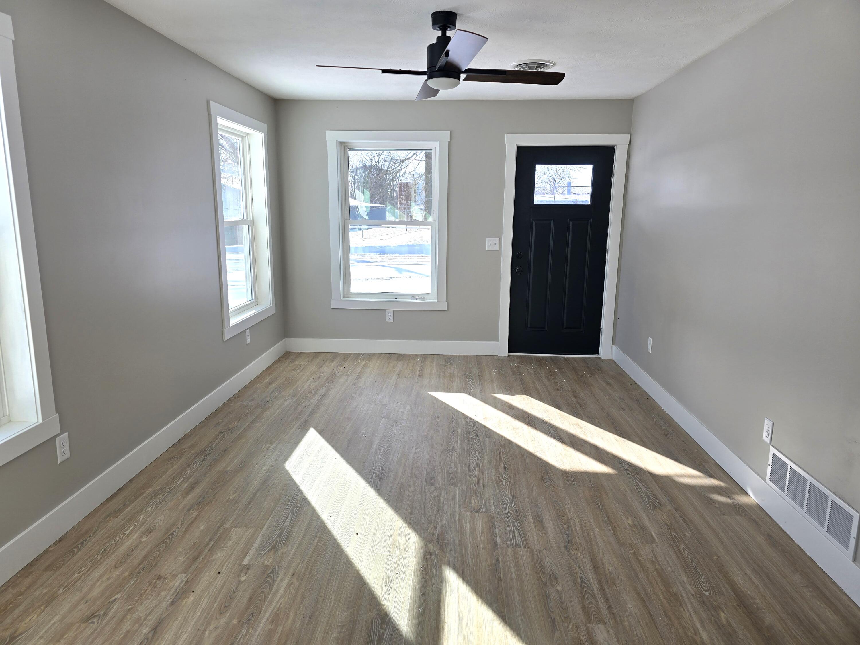 517 E State Road Property Photo 2
