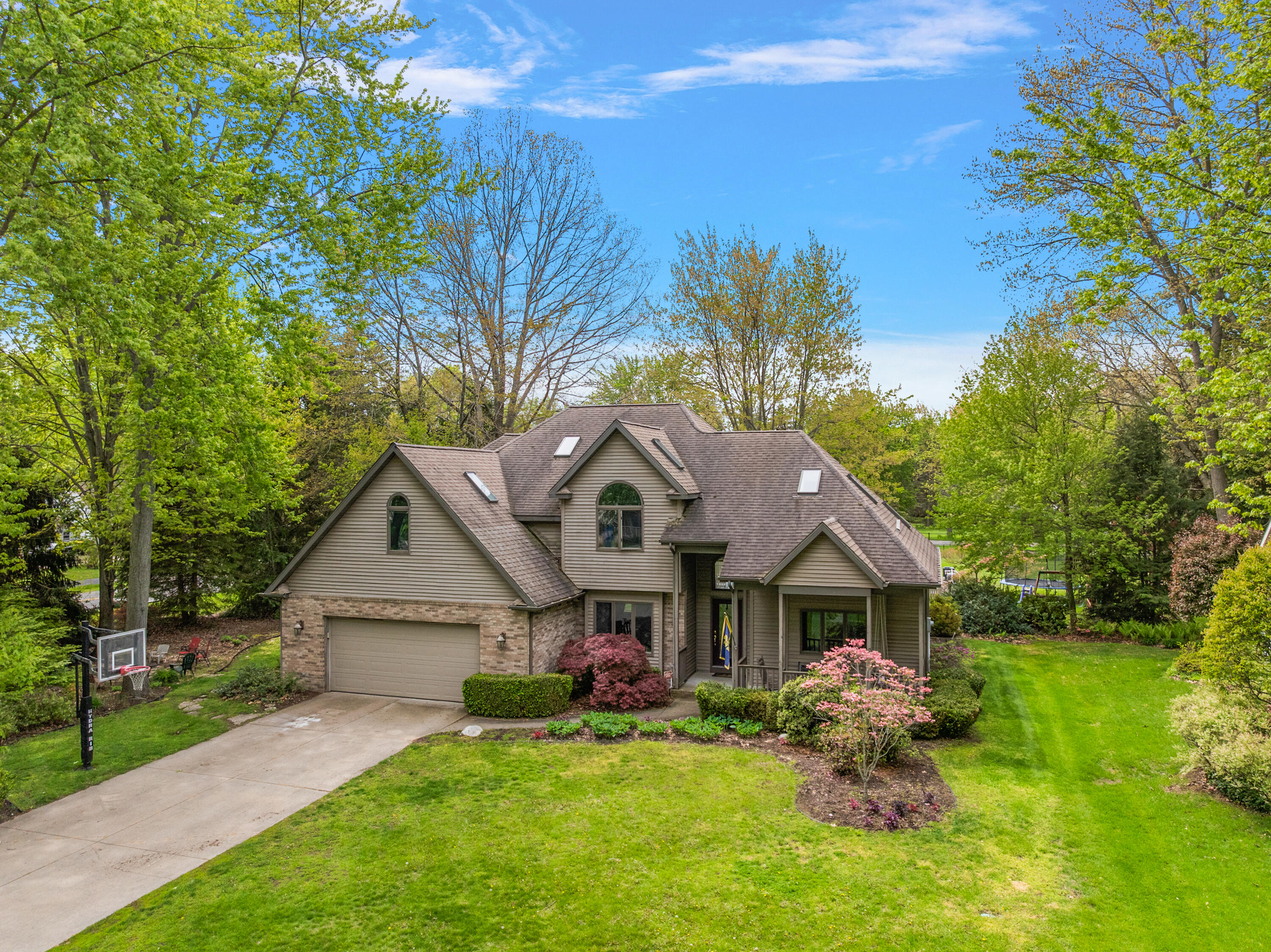 2110 Wooded Way Property Photo 3