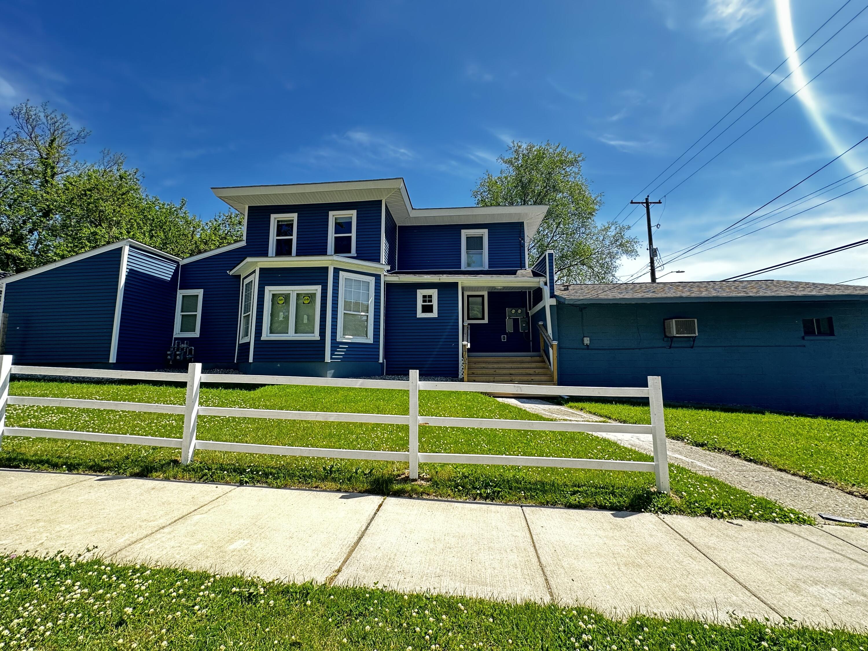 1707 S Burdick Street Property Photo 2