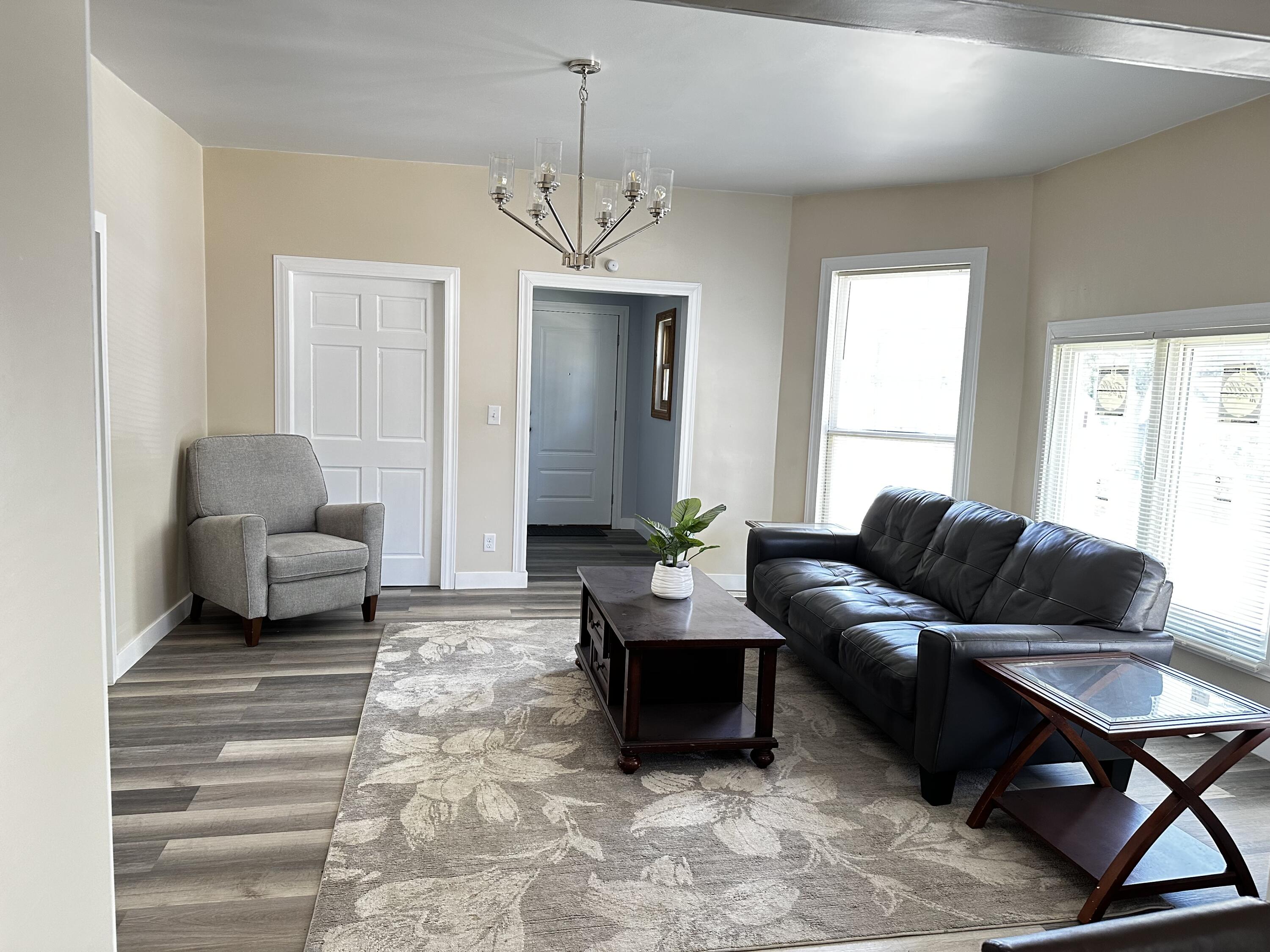 1707 S Burdick Street Property Photo 3