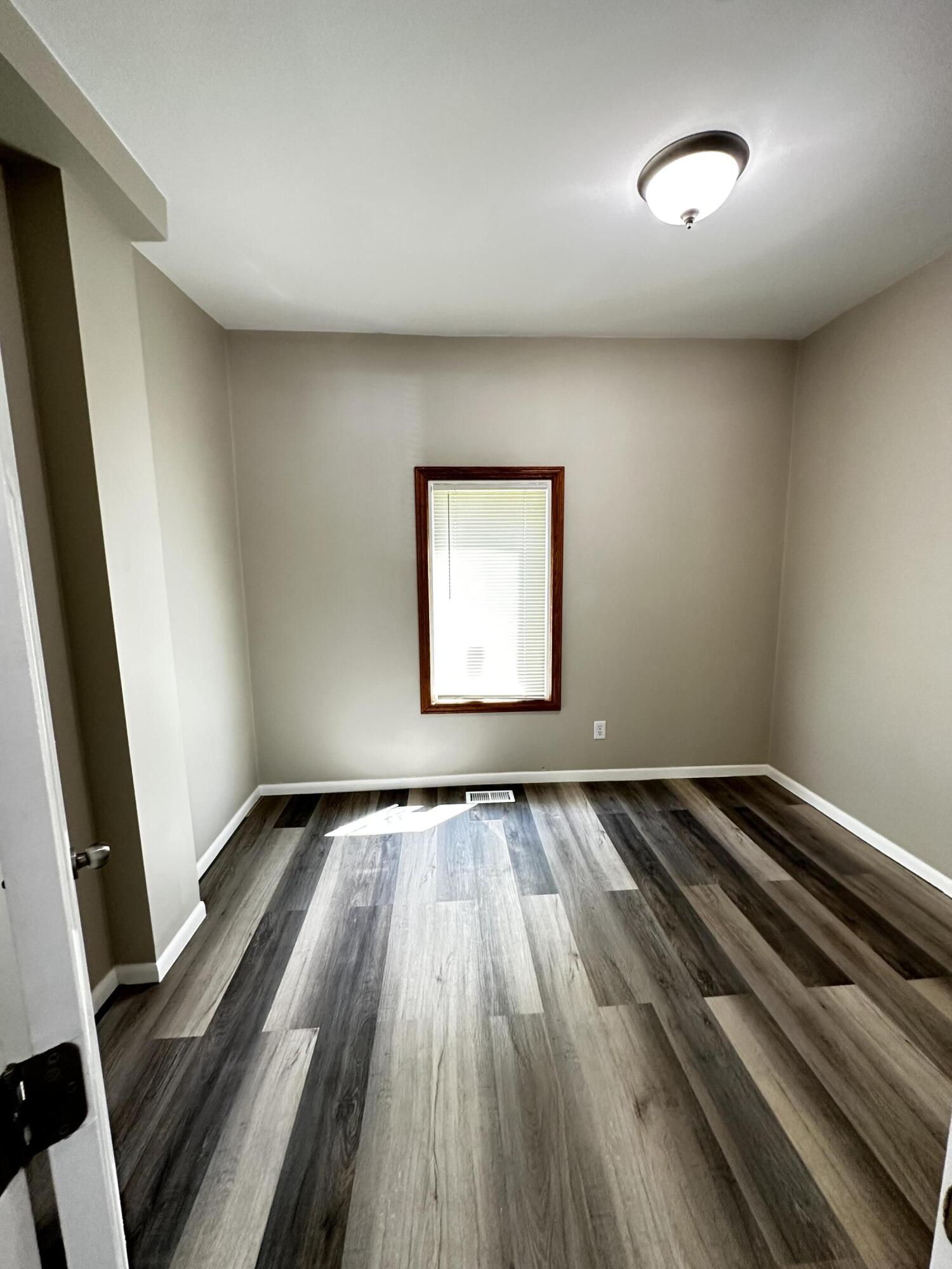 1707 S Burdick Street Property Photo 15