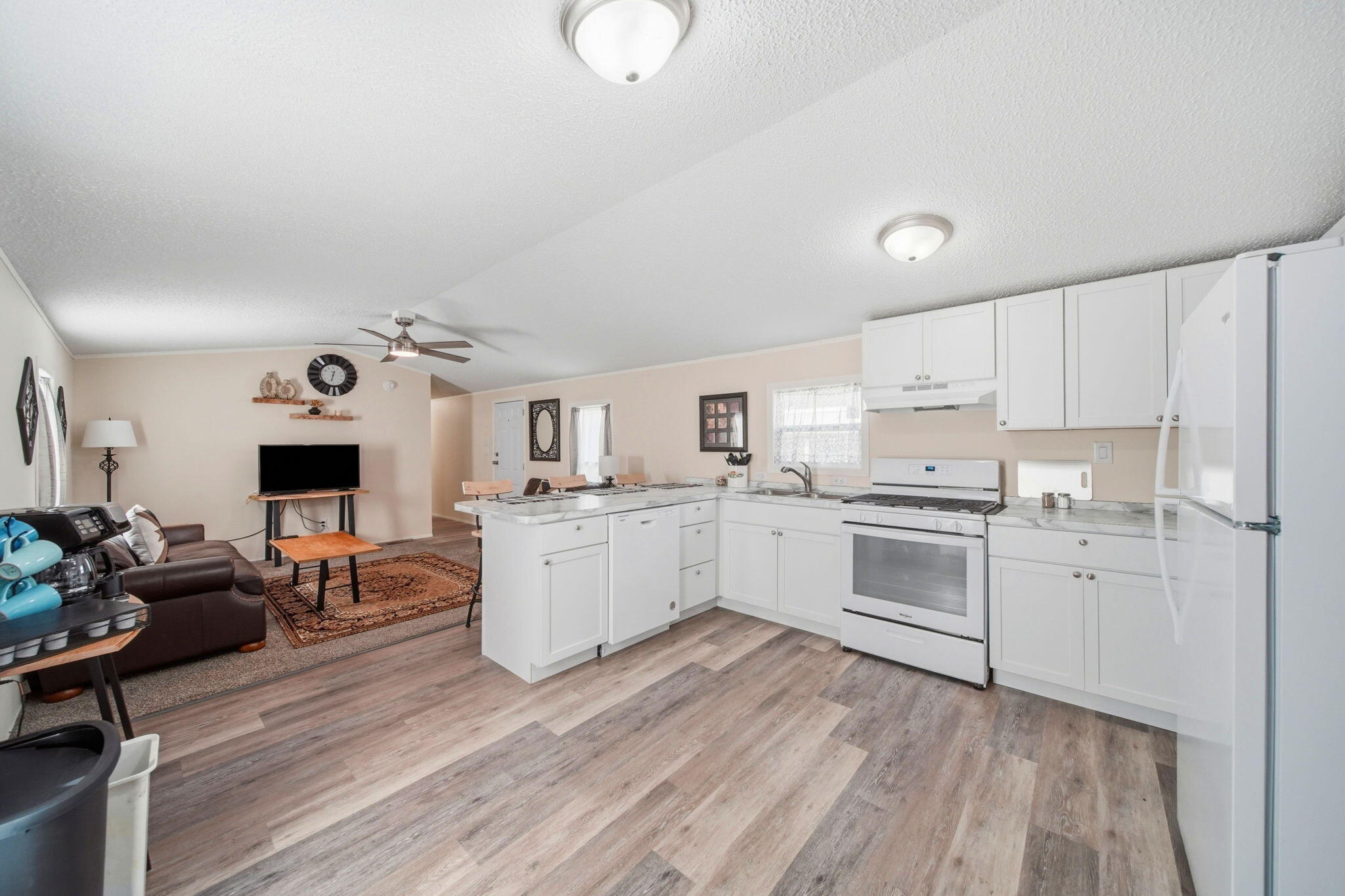 80 Sterling Property Photo 4