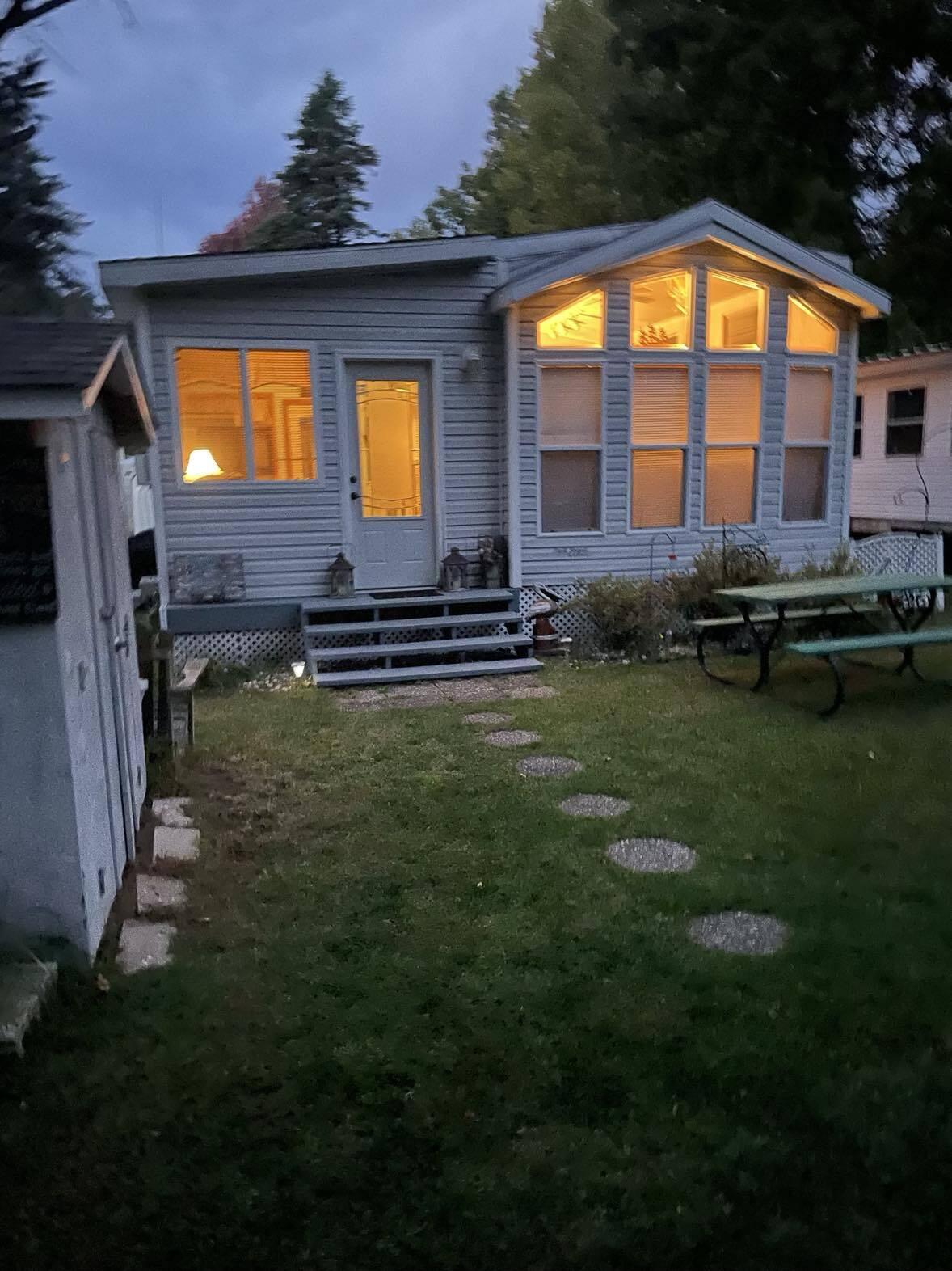 8091 Carriage Lane Property Photo 4