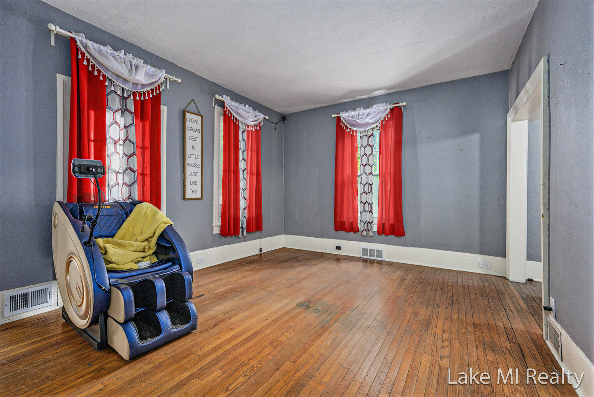 426 W Bridge Street Property Photo 8