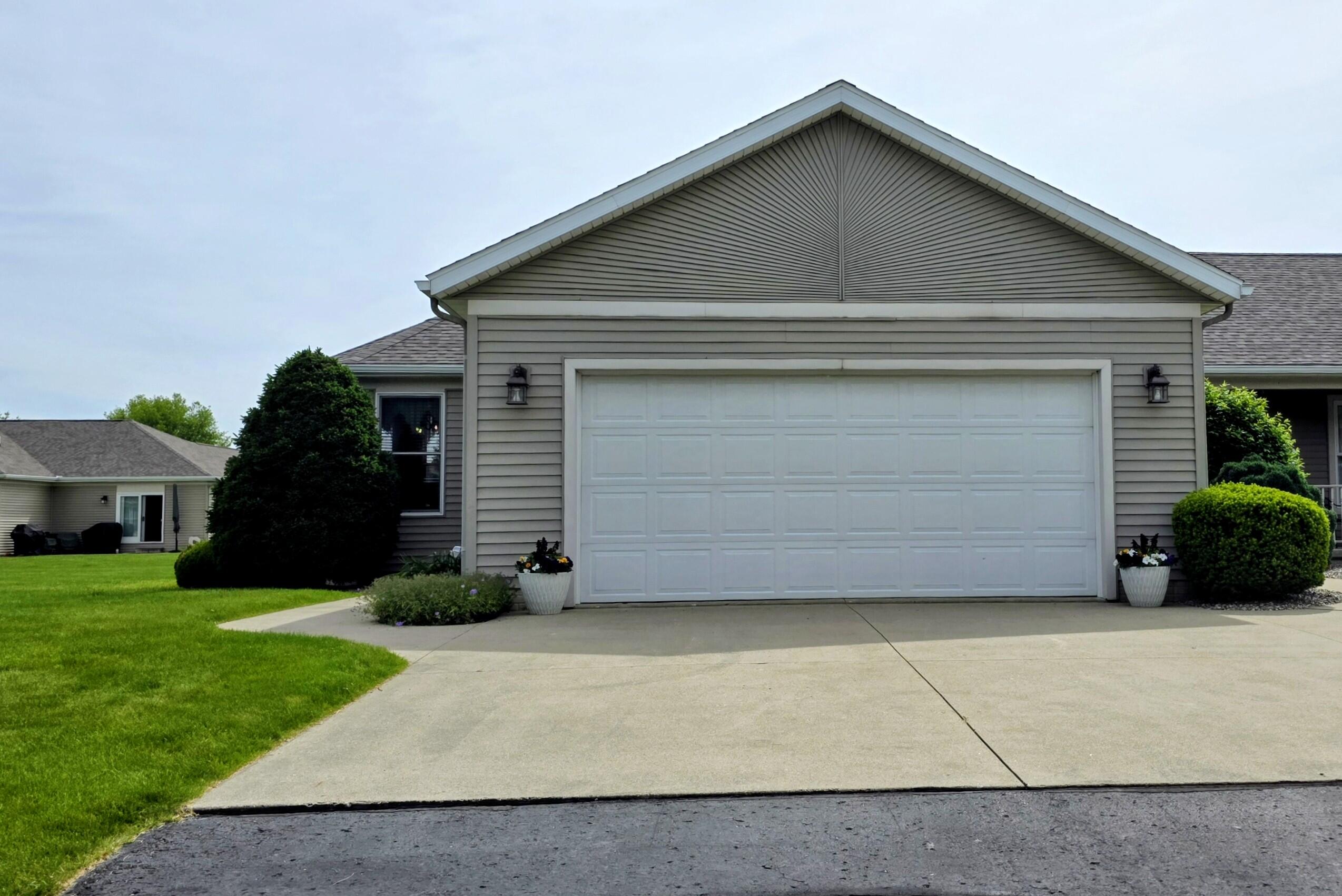 66 Oakwood Drive Property Photo 1