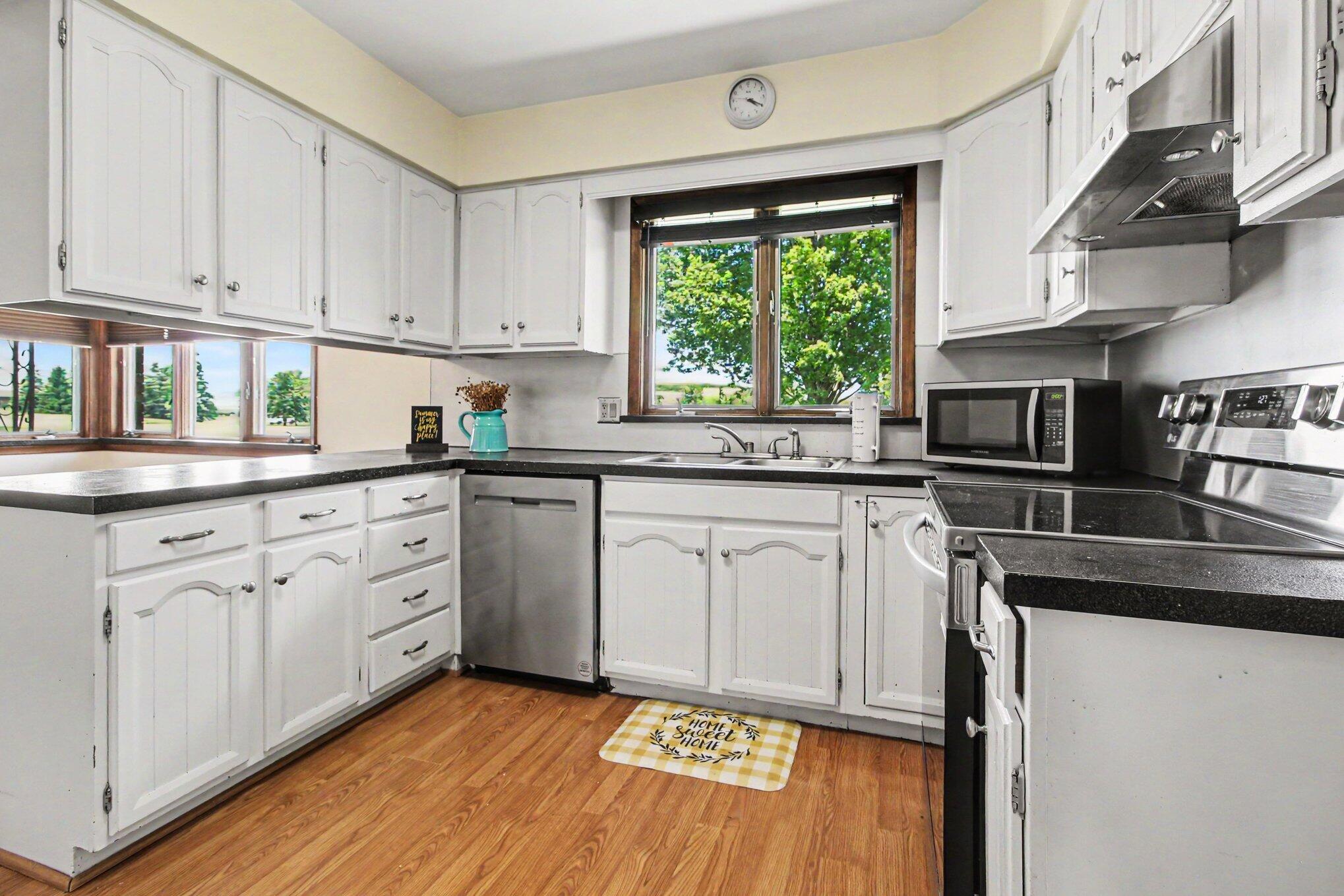 7610 Willis Road Property Photo 9