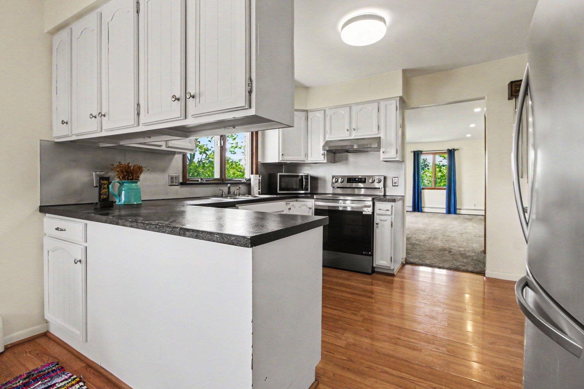 7610 Willis Road Property Photo 10