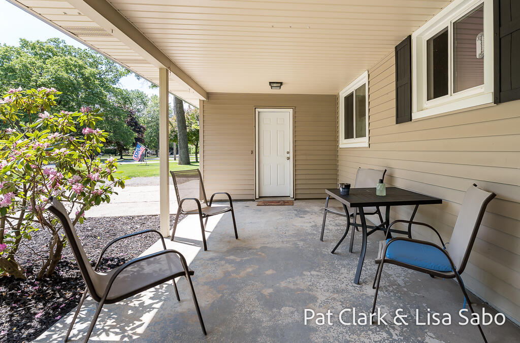 1297 Joslyn Road Property Photo 3