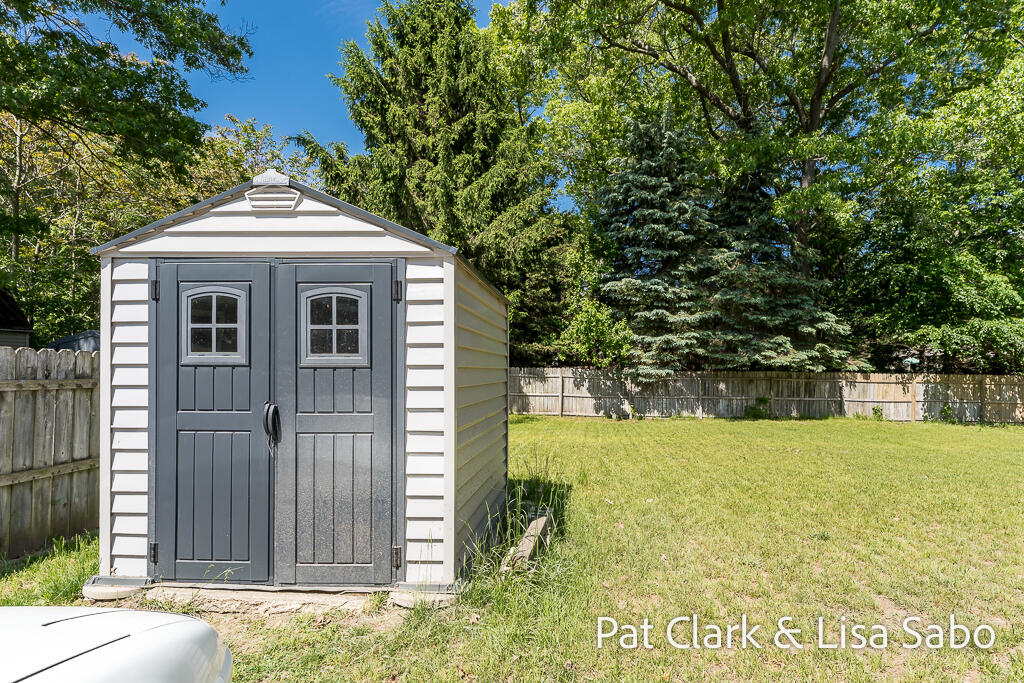 1297 Joslyn Road Property Photo 4