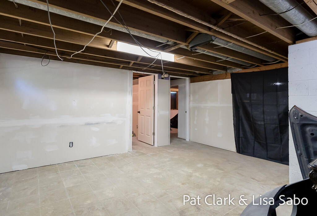 1297 Joslyn Road Property Photo 27