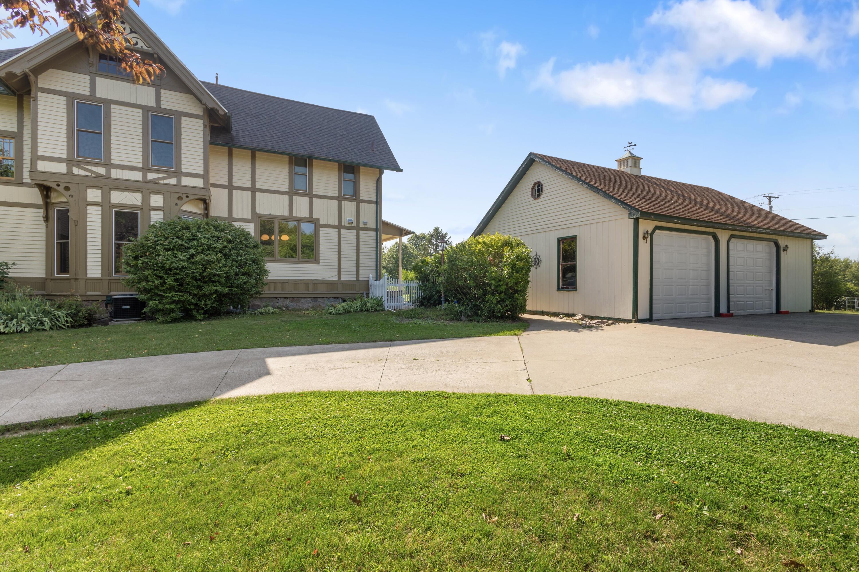 42304 W Red Arrow Highway Property Photo 6