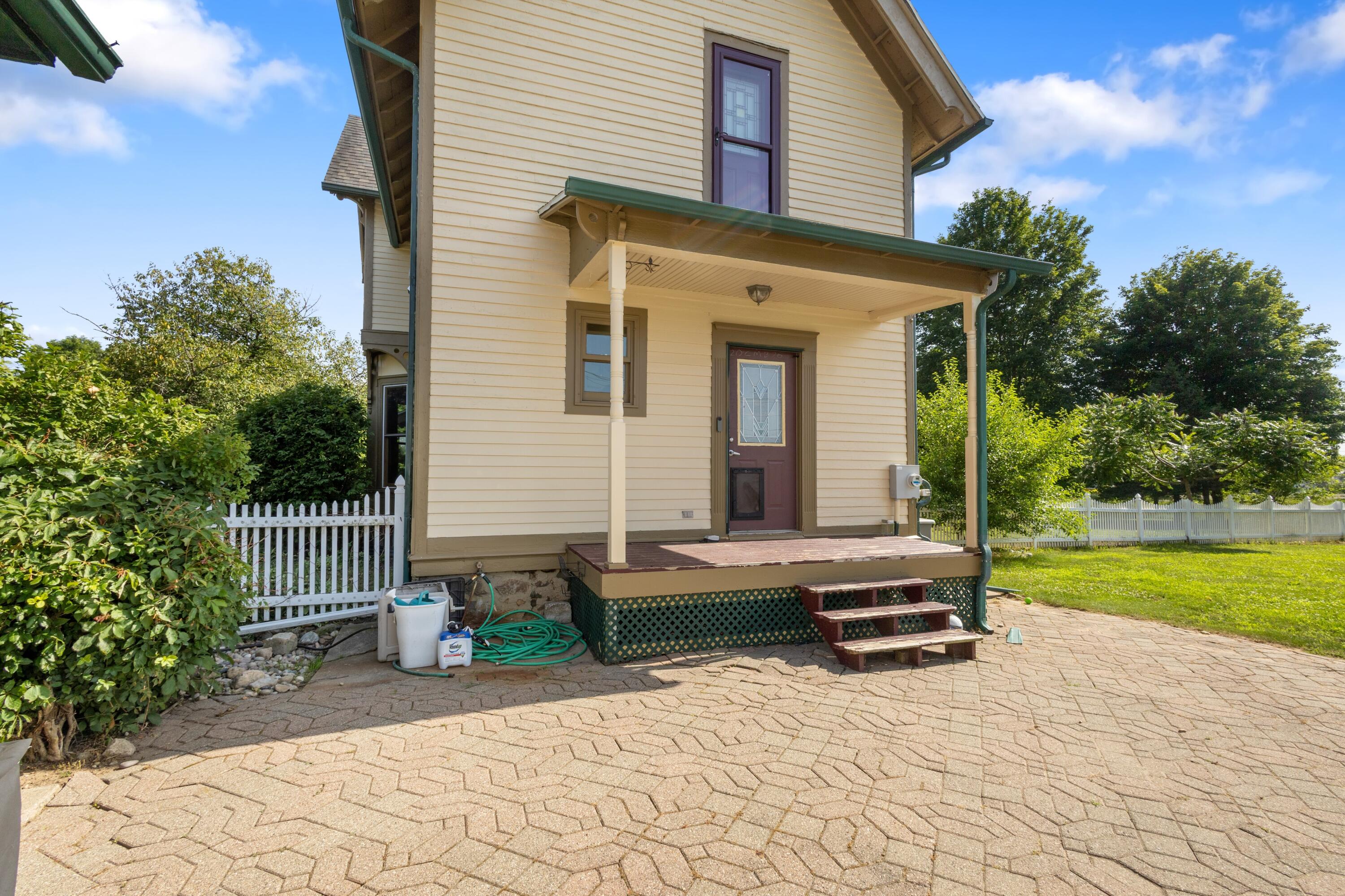 42304 W Red Arrow Highway Property Photo 8