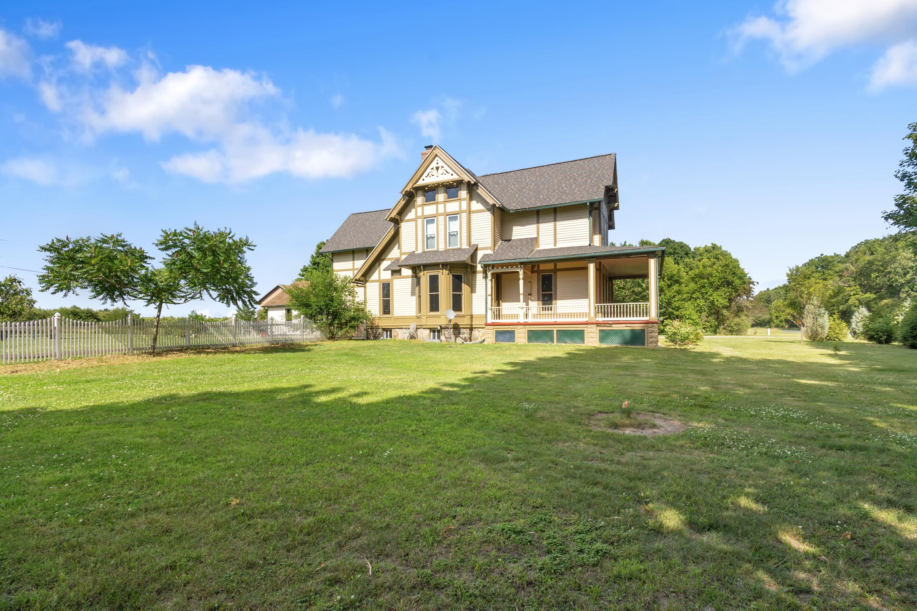 42304 W Red Arrow Highway Property Photo 10