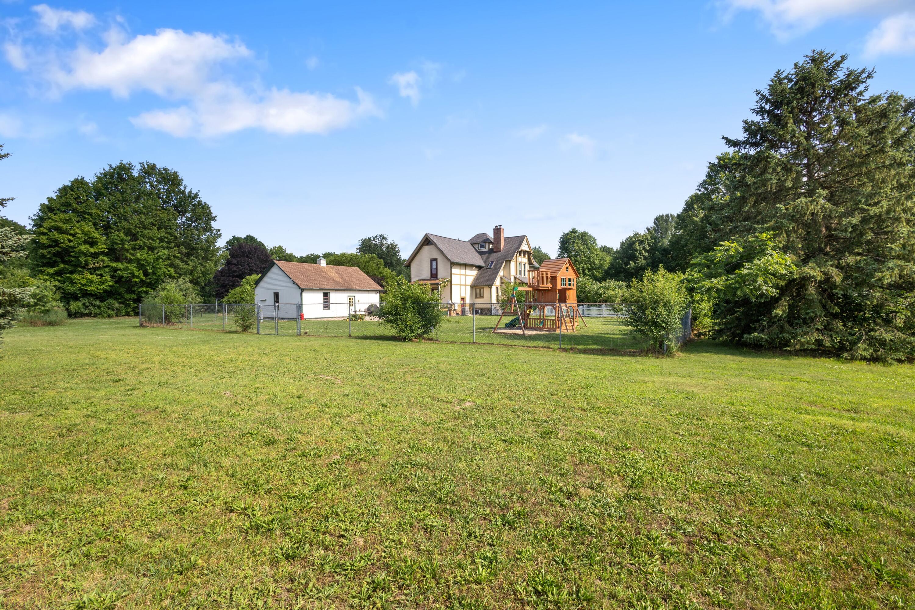 42304 W Red Arrow Highway Property Photo 23