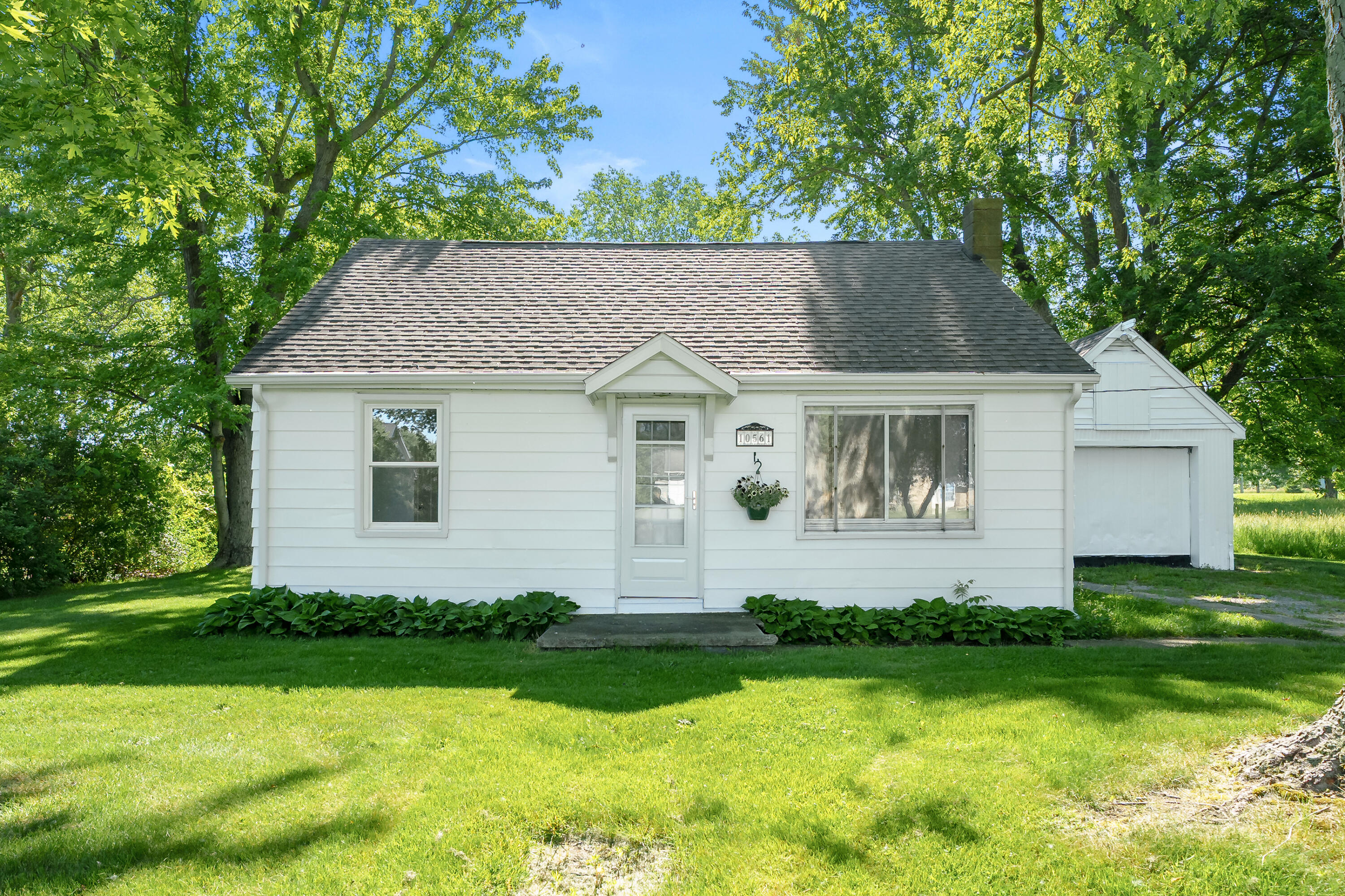 10561 Baldwin Road Property Photo 2