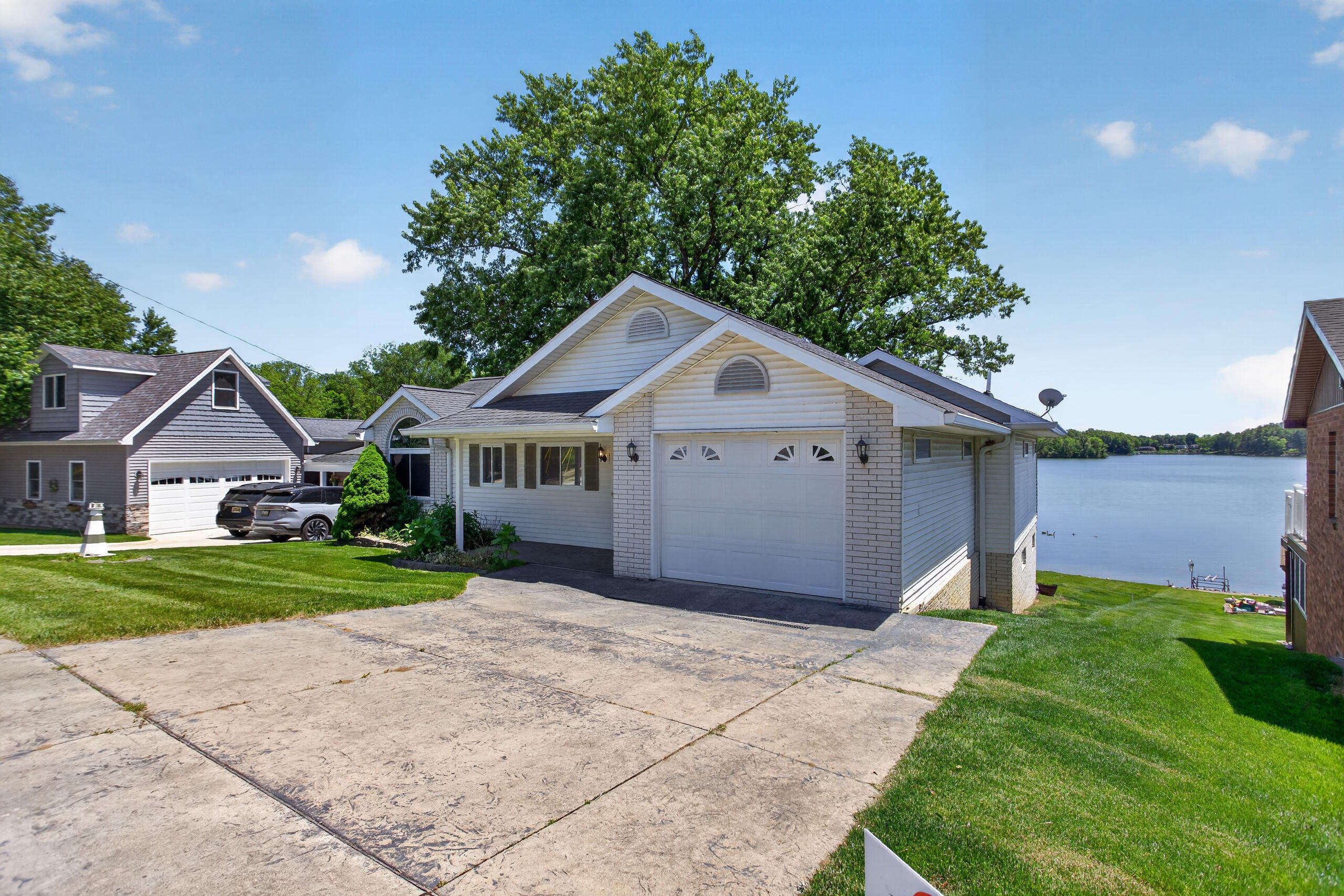 11939 Greenbriar Drive Property Photo 4