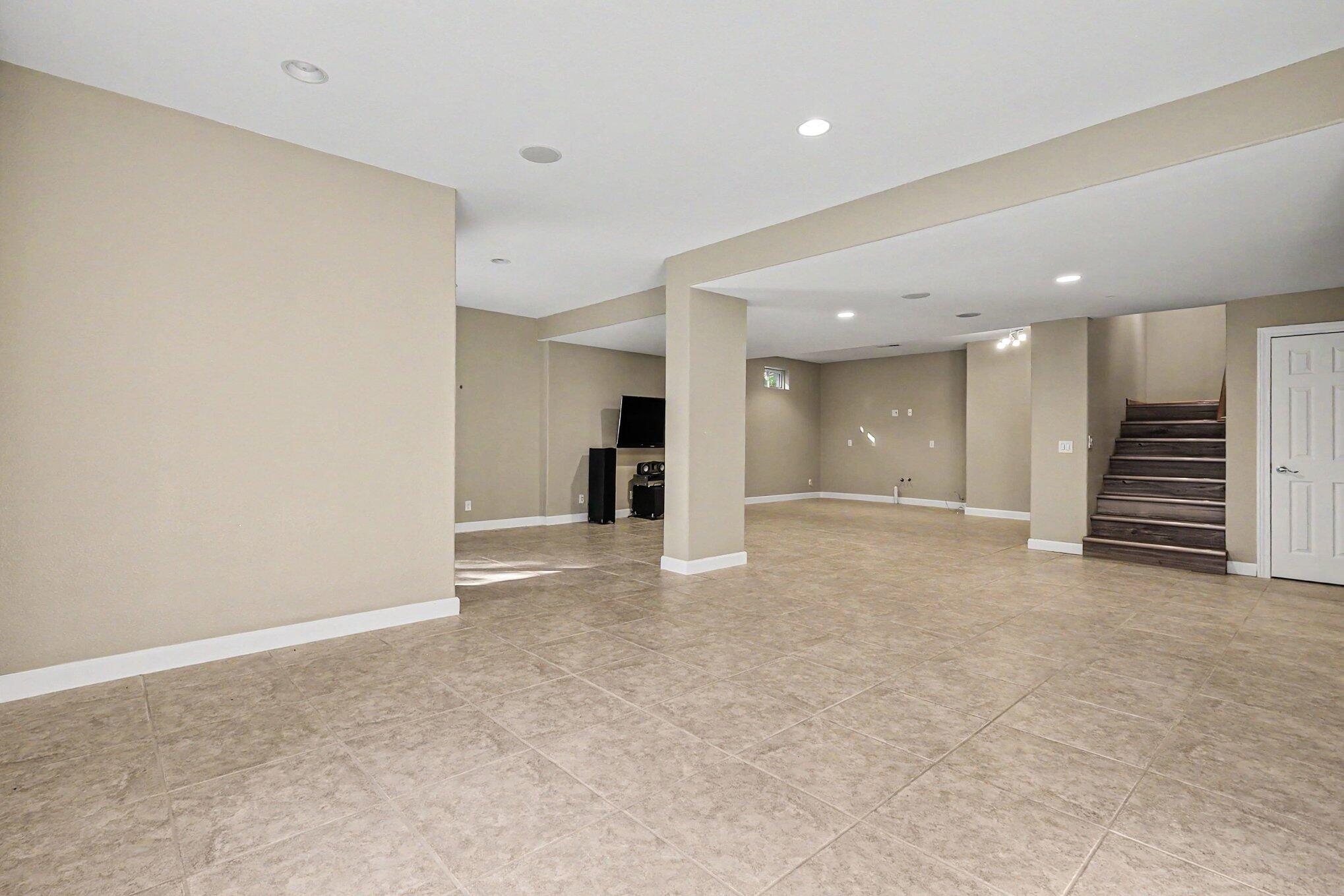7474 Wiczer Drive Property Photo 34