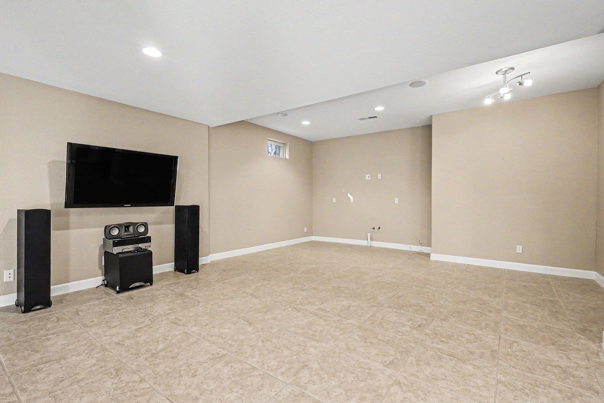 7474 Wiczer Drive Property Photo 40