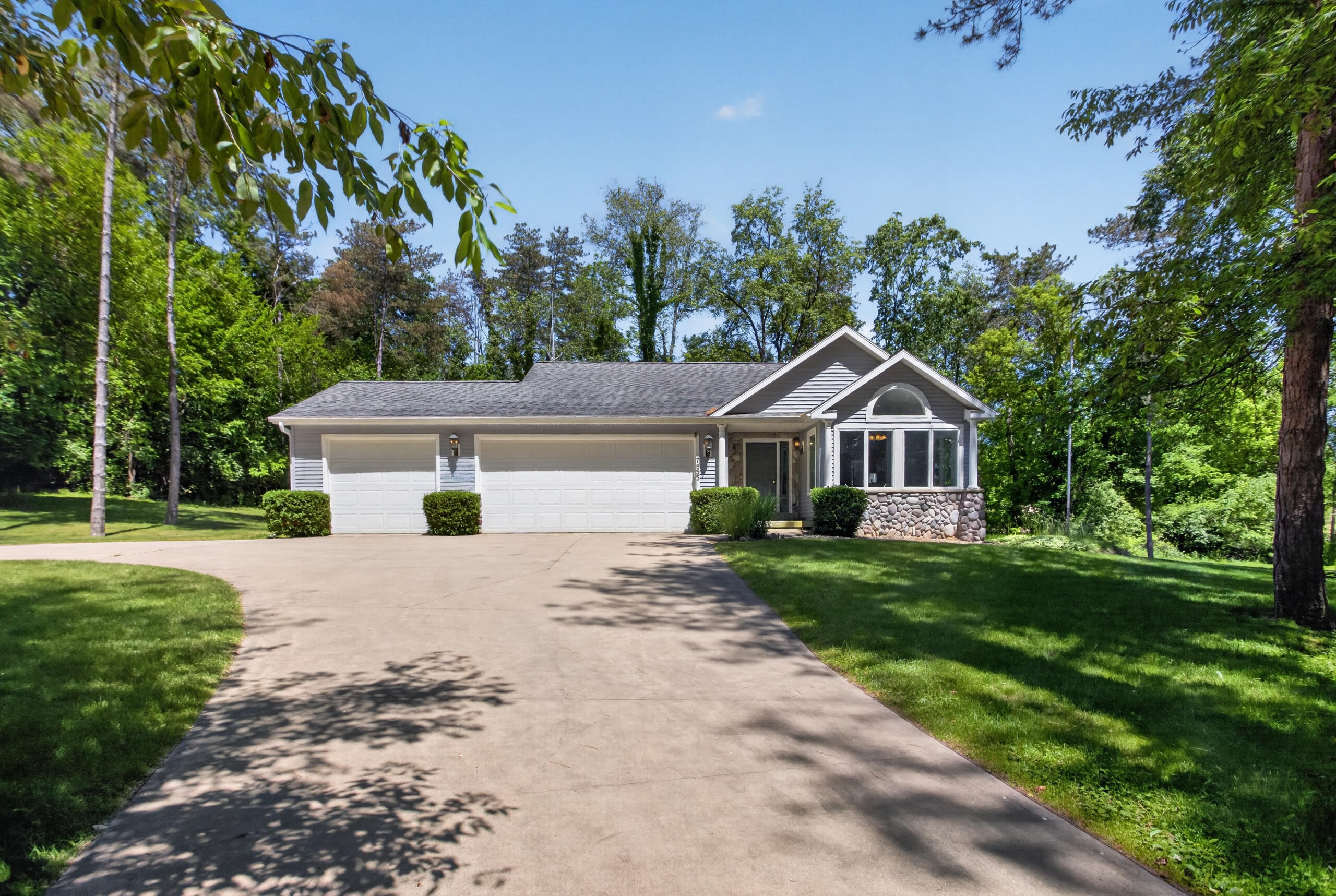 7655 Riverside Road Property Photo 2