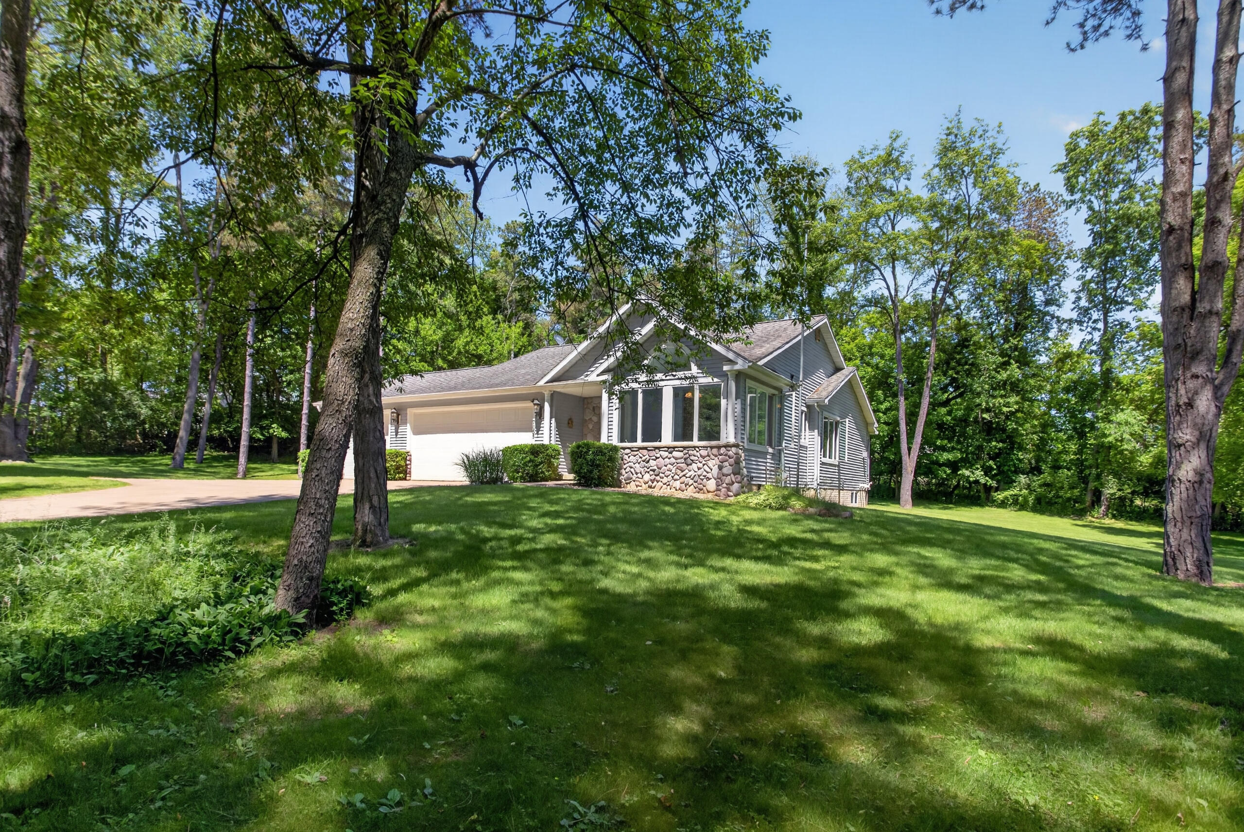 7655 Riverside Road Property Photo 4