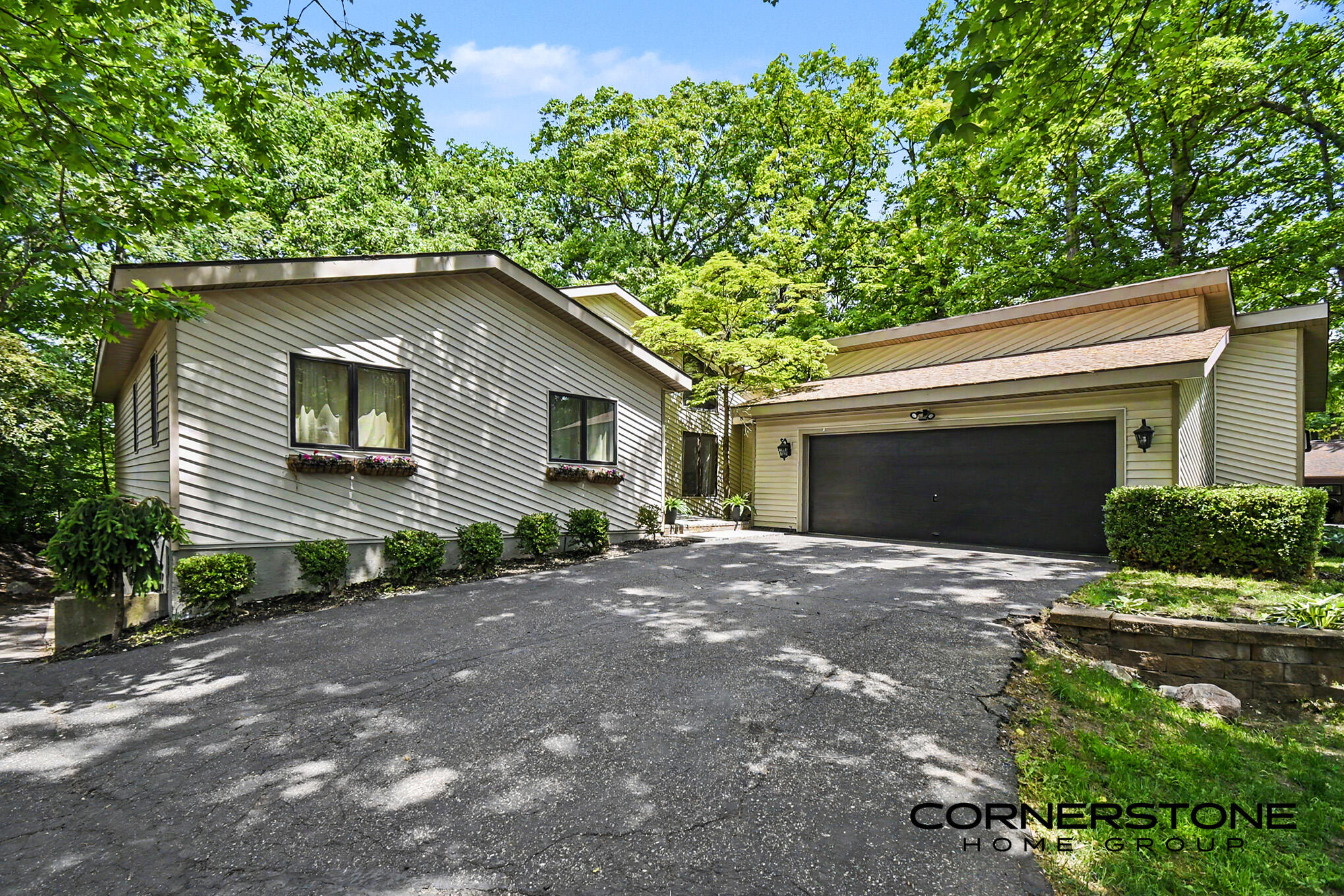2111 Northridge Drive Ne Property Photo 2