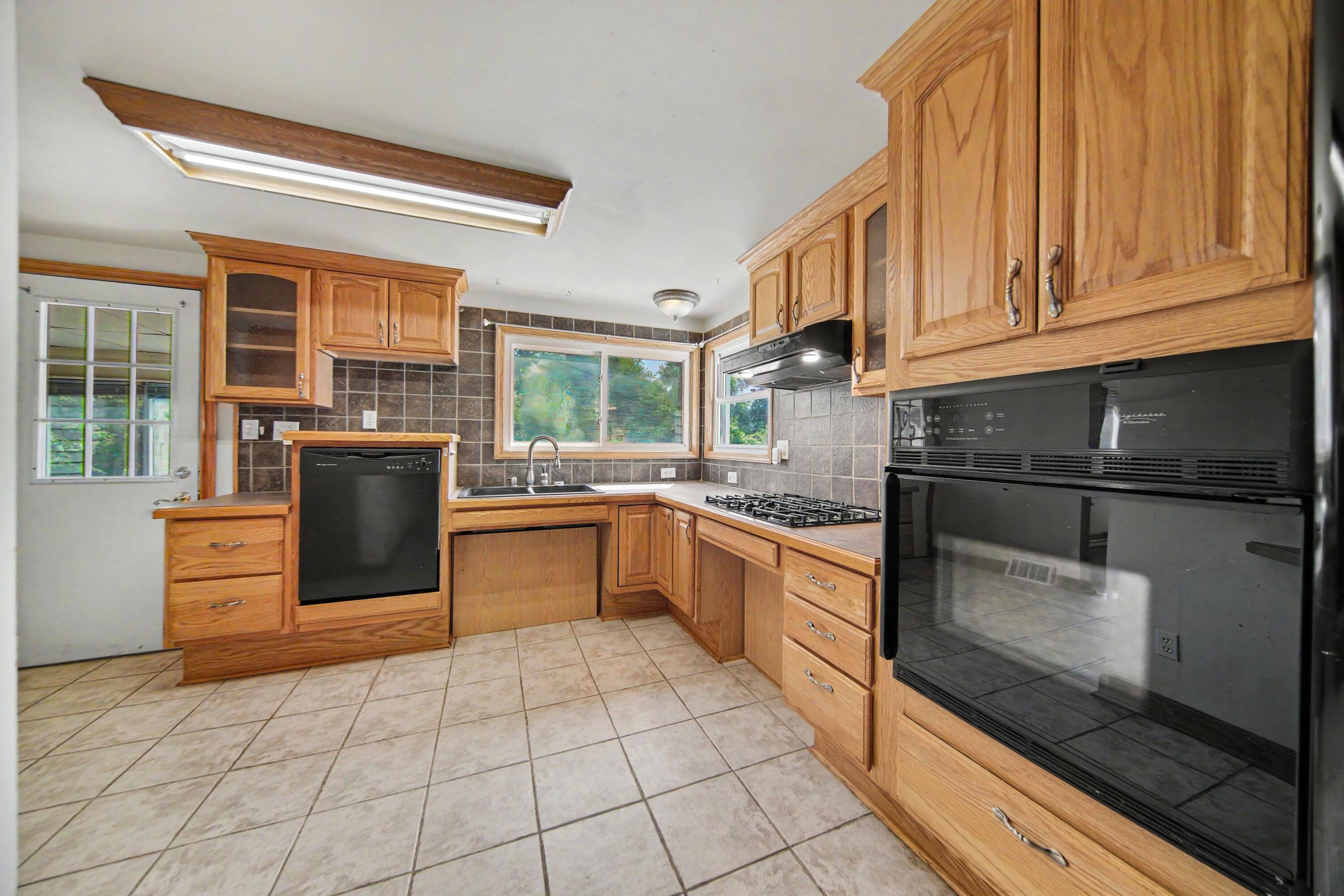9100 Willis Road Property Photo 12