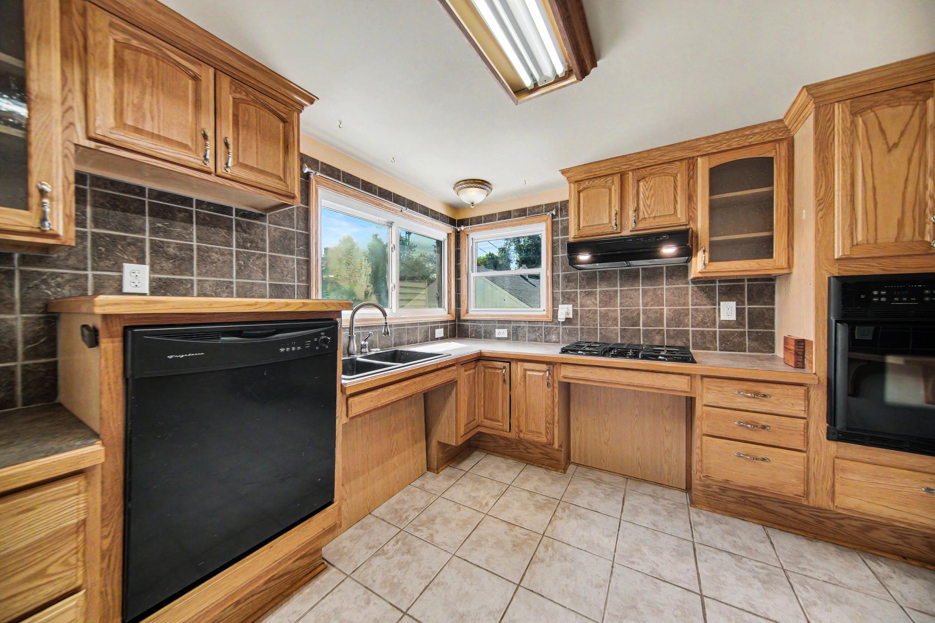 9100 Willis Road Property Photo 14