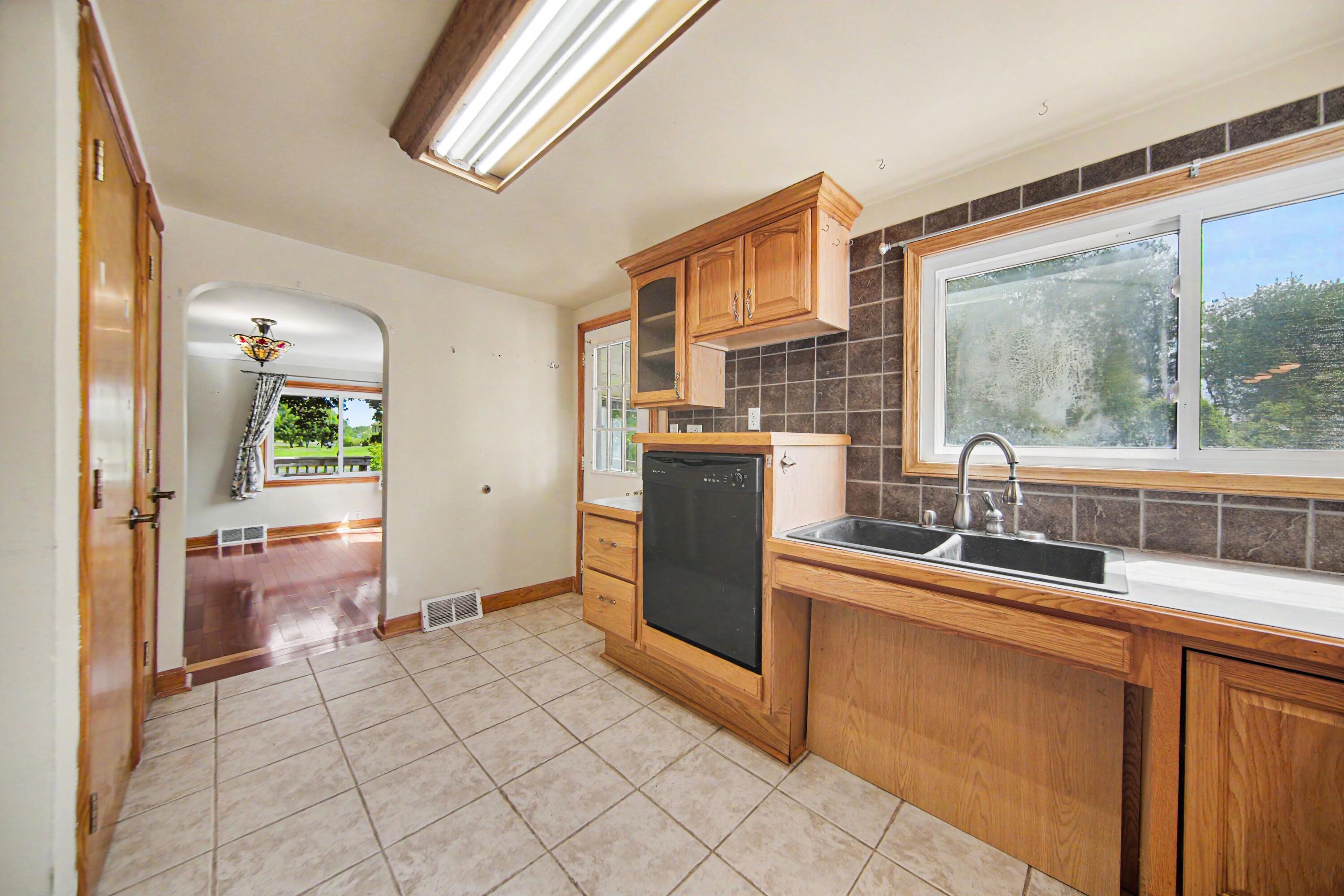9100 Willis Road Property Photo 15