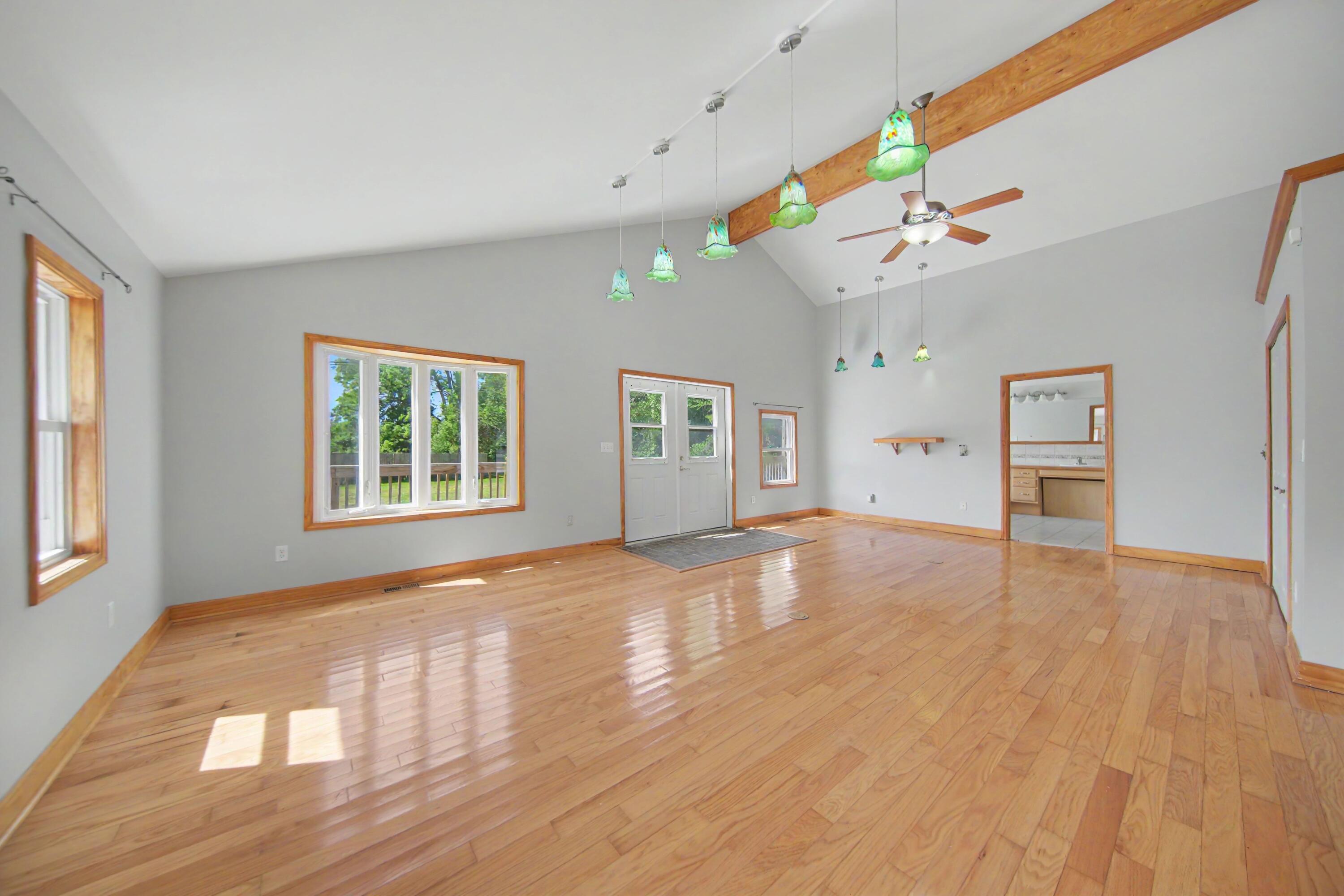 9100 Willis Road Property Photo 16