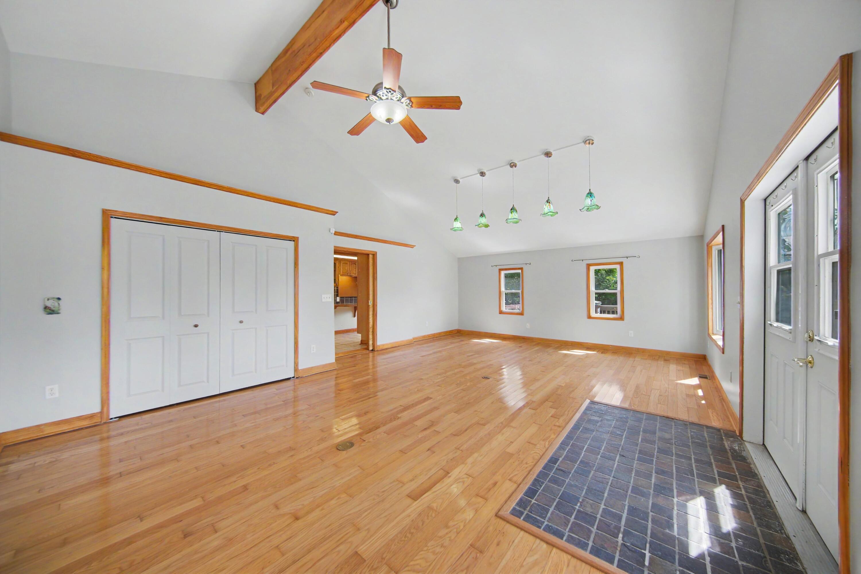 9100 Willis Road Property Photo 18
