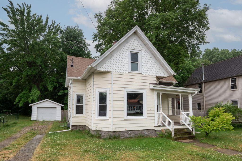 436 E Division Street Property Photo 1