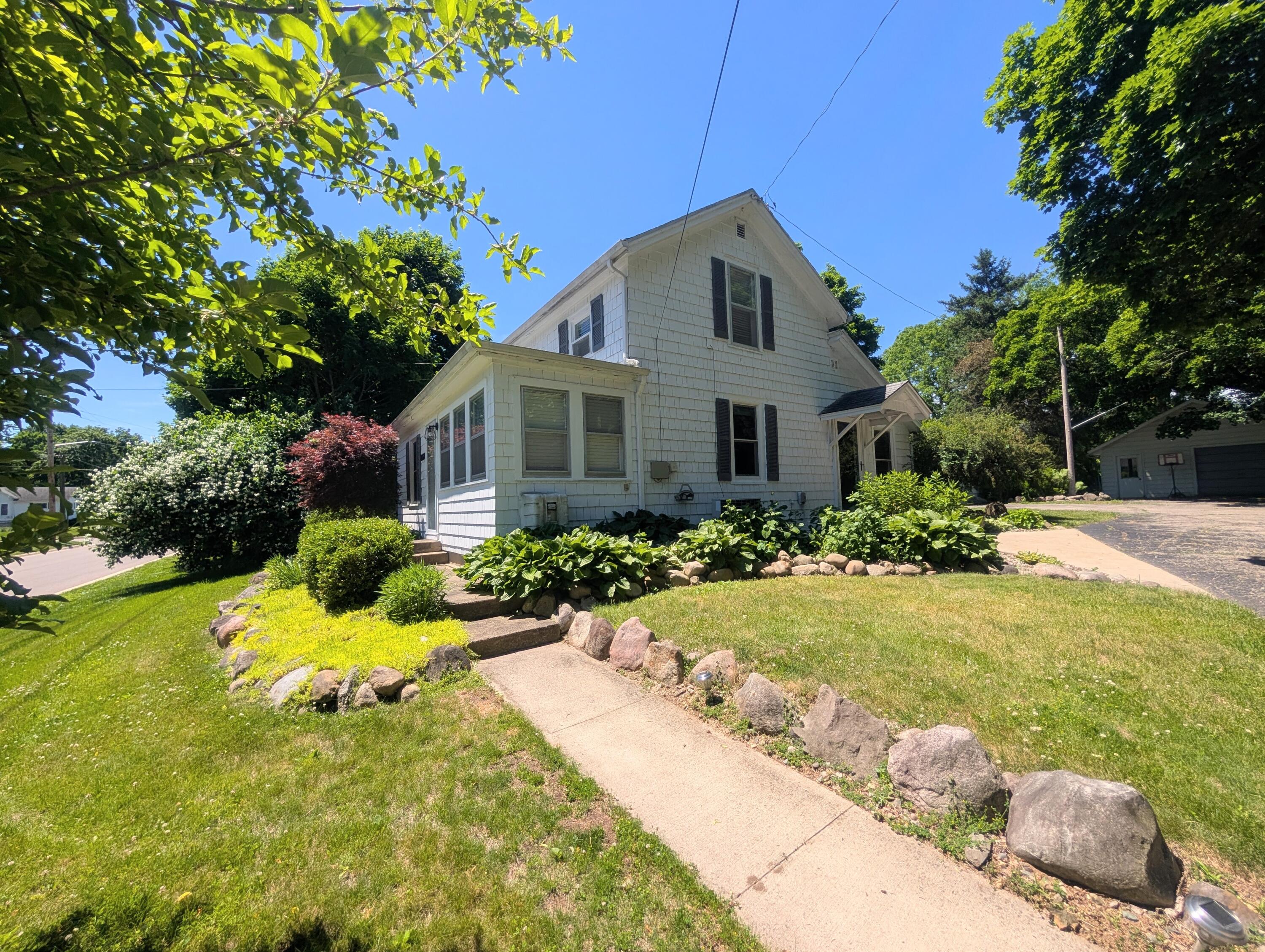1020 S Marshall Avenue Property Photo 1