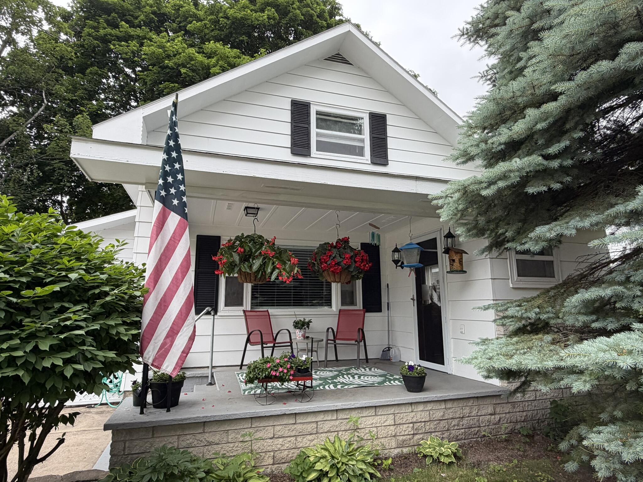 511 E River Street Property Photo 1