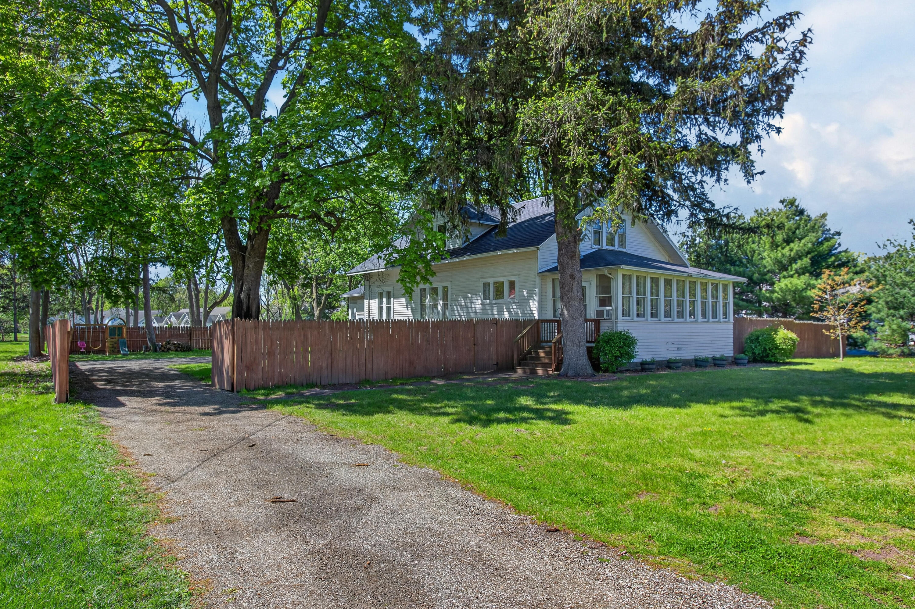 1536 E Nickerson Avenue Property Photo 1