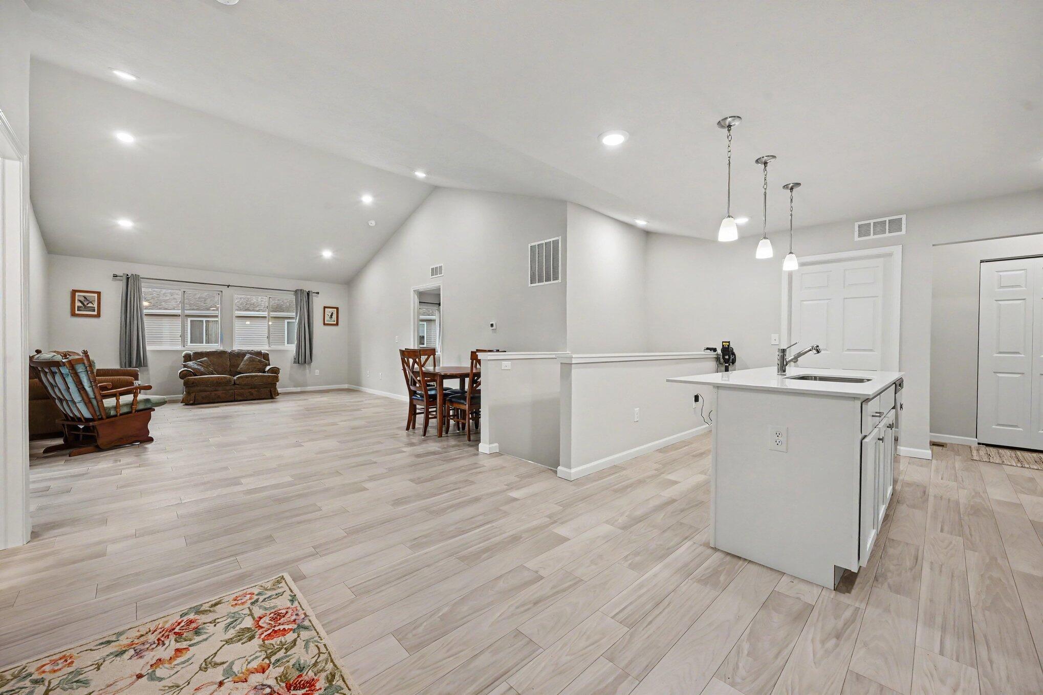605 Bush Boulevard Property Photo 3