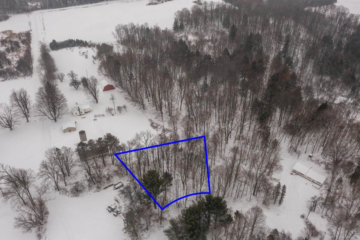 23085 Huron Trail Property Photo 2