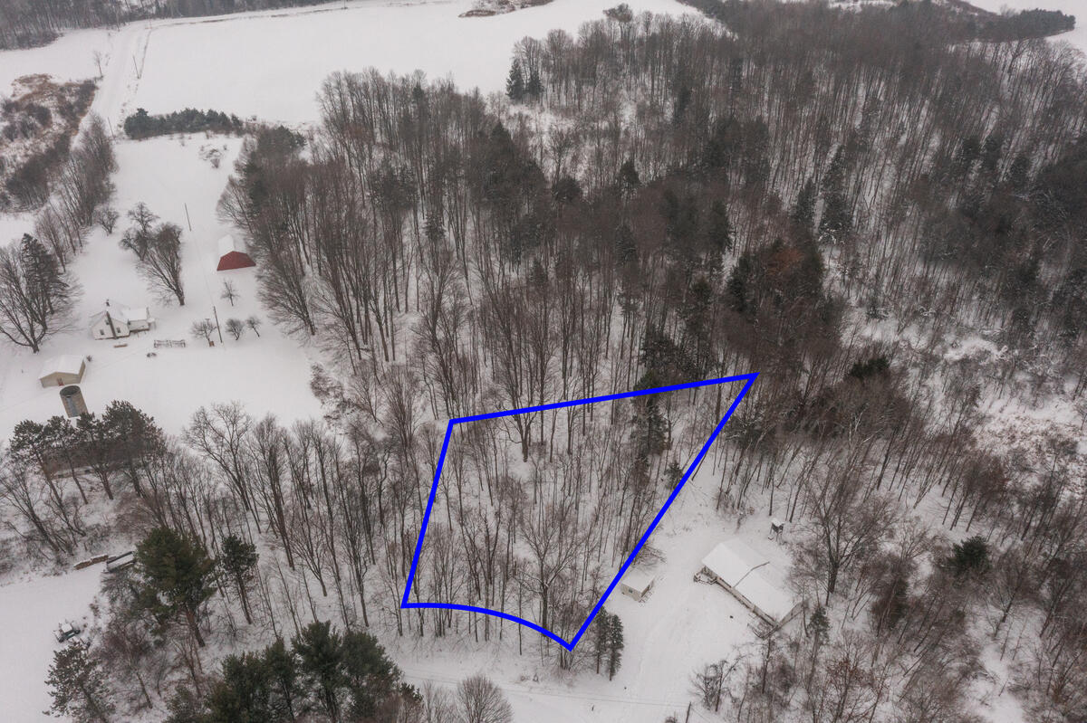 23085 Huron Trail Property Photo 3