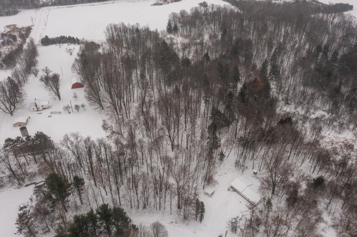 23085 Huron Trail Property Photo 5