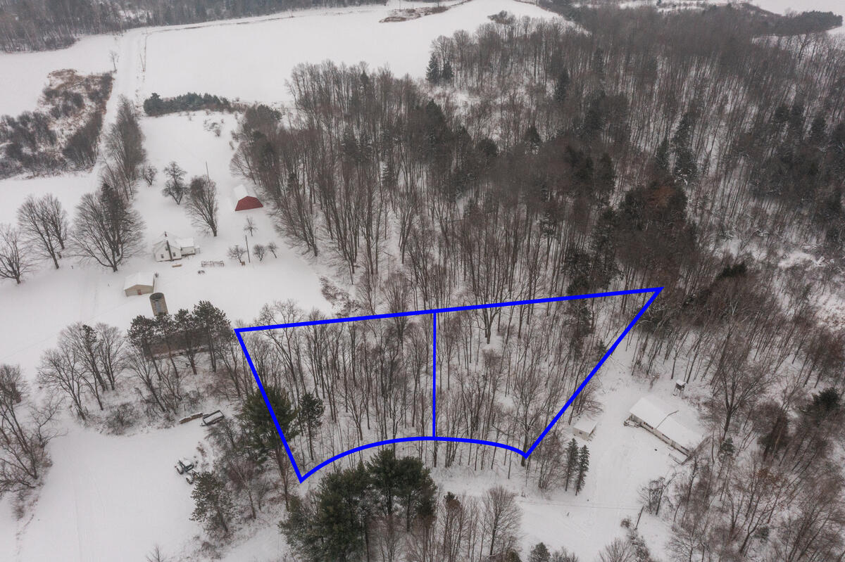 23086 Huron Trail Property Photo 1
