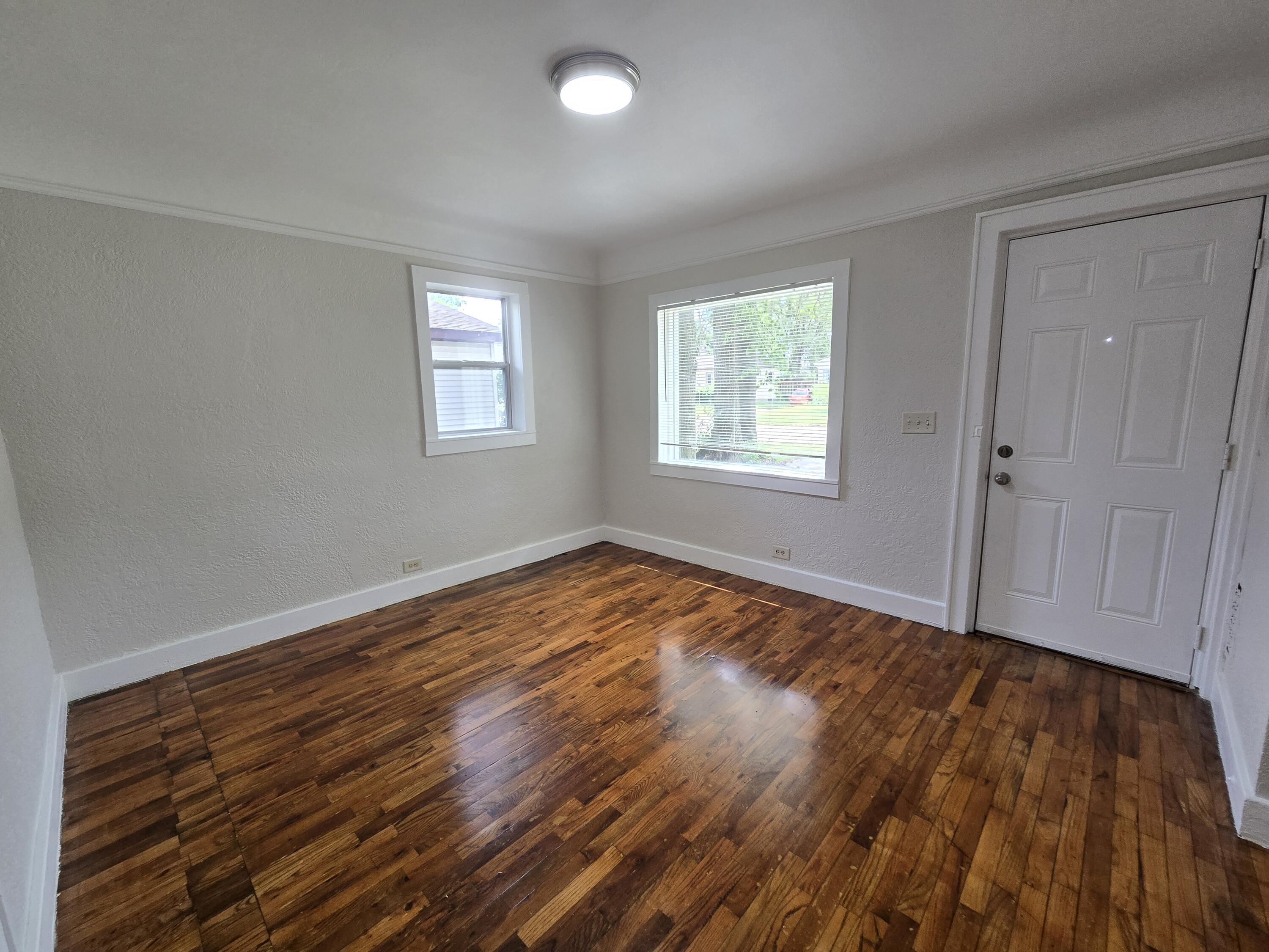 1313 Mason Street Ne Property Photo 3